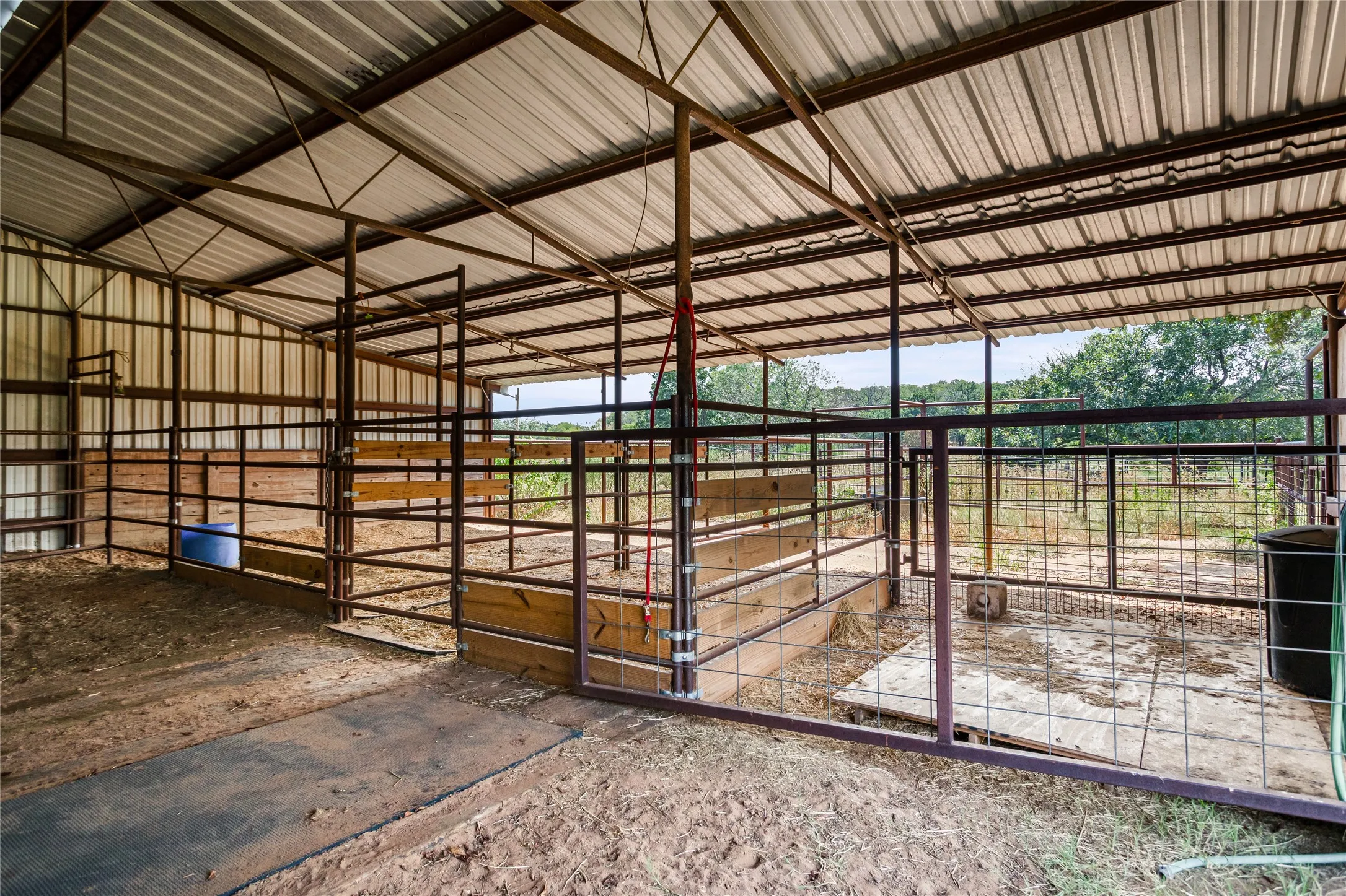 Single Family Residence For Sale in Johnson County , 7125 S Highway 171 Highway, Grandview, Texas 76050, 0, 4 Bathroom, Garage spaces, 2,865 Sqft, built in 1975, mls#21377503, Real Estate Agent in Grandview, Homes For Sale in Johnson county, Homes For Sale in Grandview, Realtor in Grandview Texas, Real Estate Brokerage Independent Realty Texas, Luminita Cordes Realtor