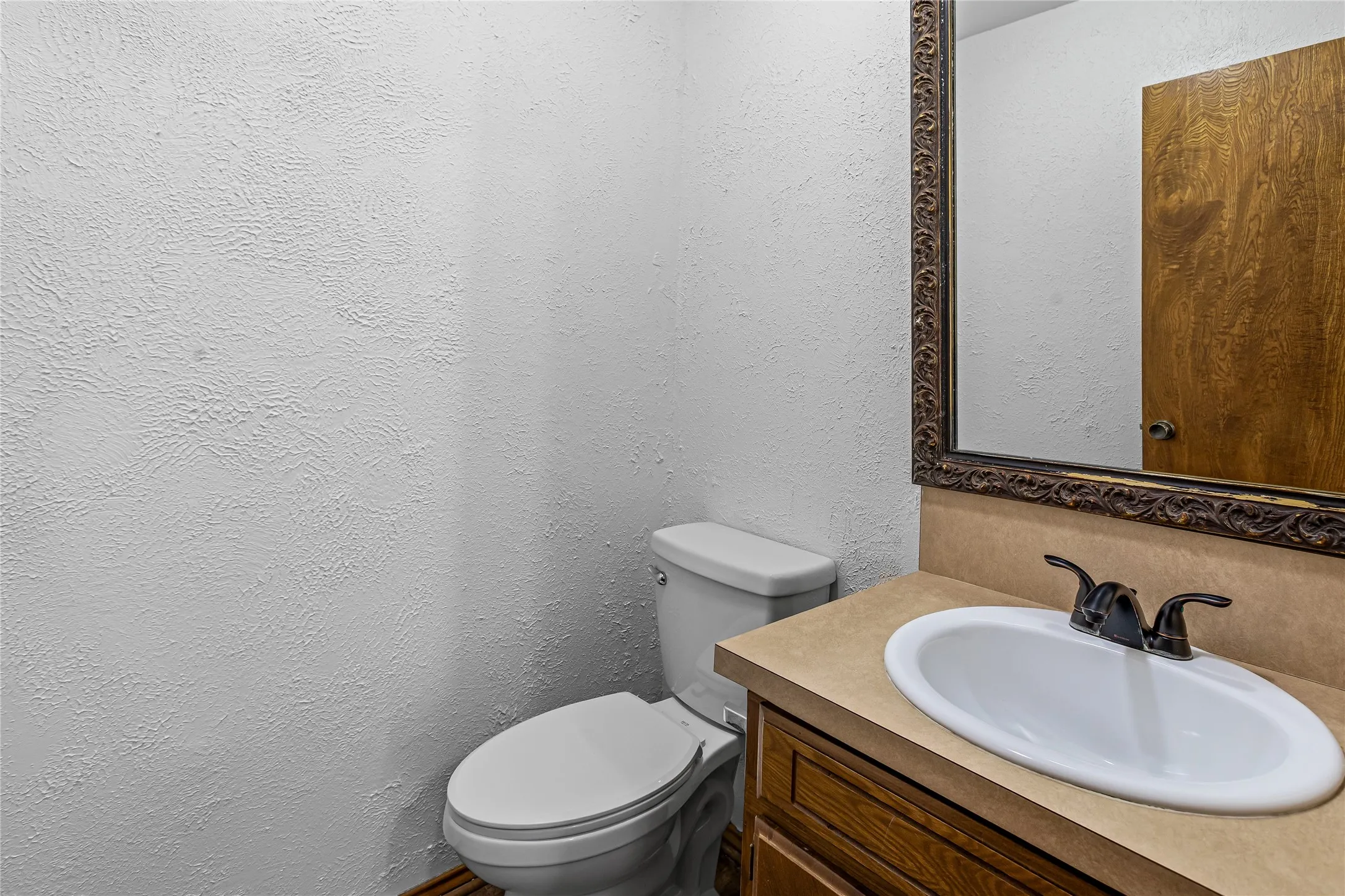 1/2 bath for guest