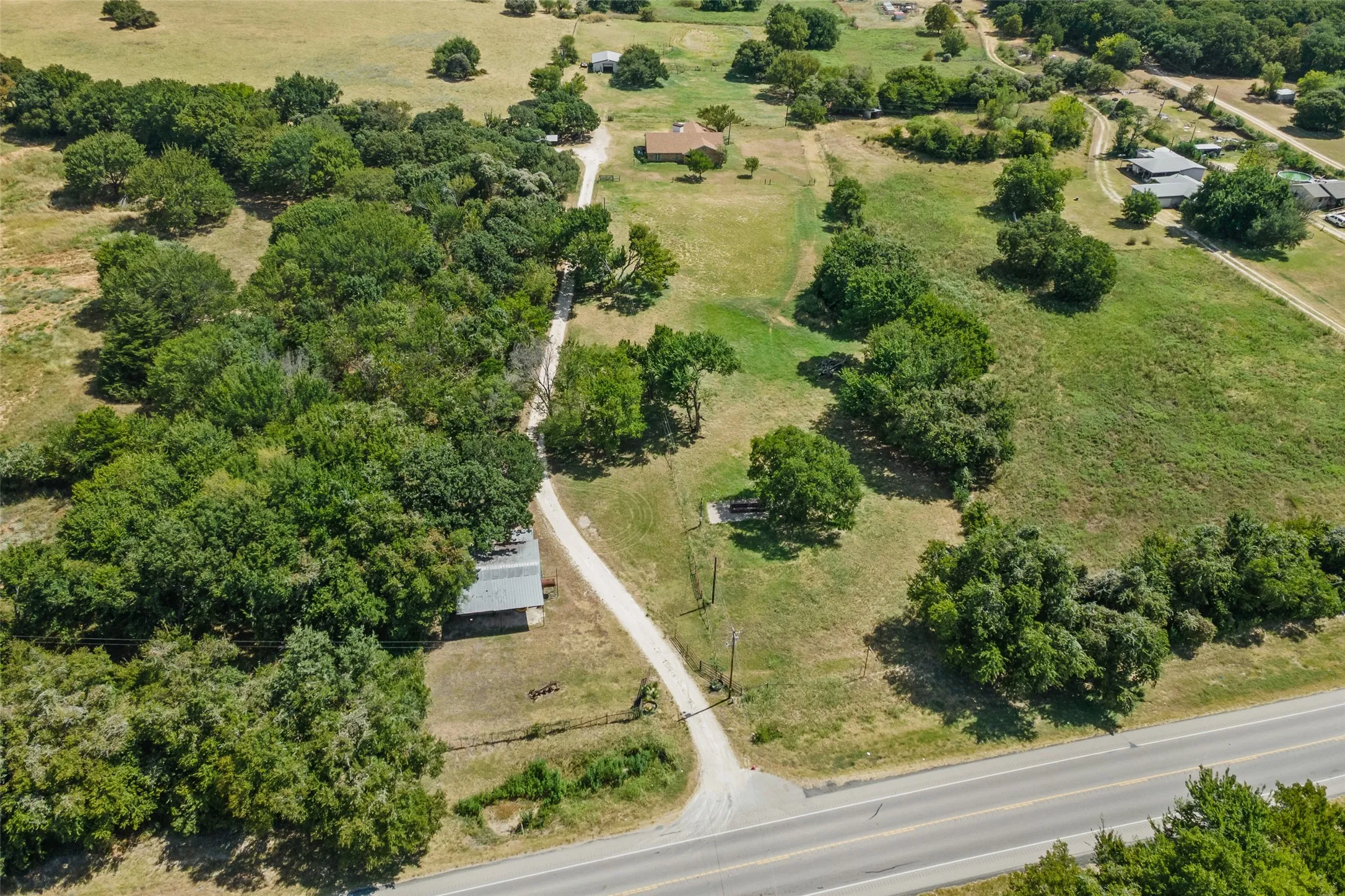 Single Family Residence For Sale in Johnson County , 7125 S Highway 171 Highway, Grandview, Texas 76050, 0, 4 Bathroom, Garage spaces, 2,865 Sqft, built in 1975, mls#21377503, Real Estate Agent in Grandview, Homes For Sale in Johnson county, Homes For Sale in Grandview, Realtor in Grandview Texas, Real Estate Brokerage Independent Realty Texas, Luminita Cordes Realtor