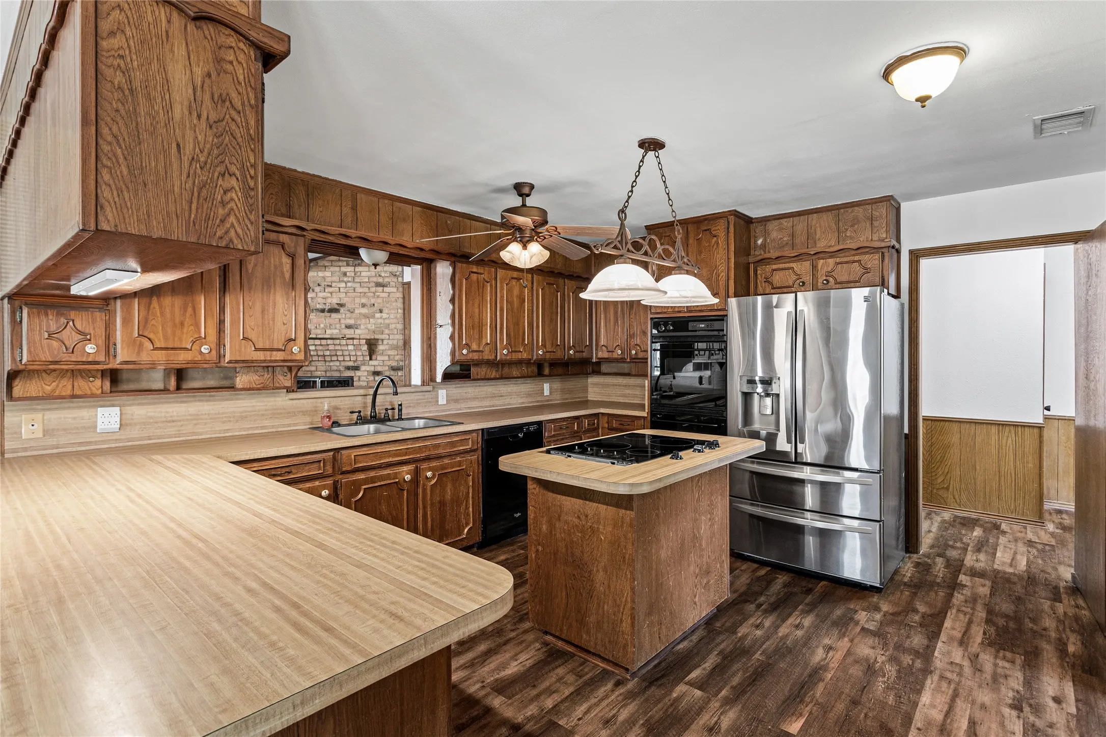 Single Family Residence For Sale in Johnson County , 7125 S Highway 171 Highway, Grandview, Texas 76050, 0, 4 Bathroom, Garage spaces, 2,865 Sqft, built in 1975, mls#21377503, Real Estate Agent in Grandview, Homes For Sale in Johnson county, Homes For Sale in Grandview, Realtor in Grandview Texas, Real Estate Brokerage Independent Realty Texas, Luminita Cordes Realtor