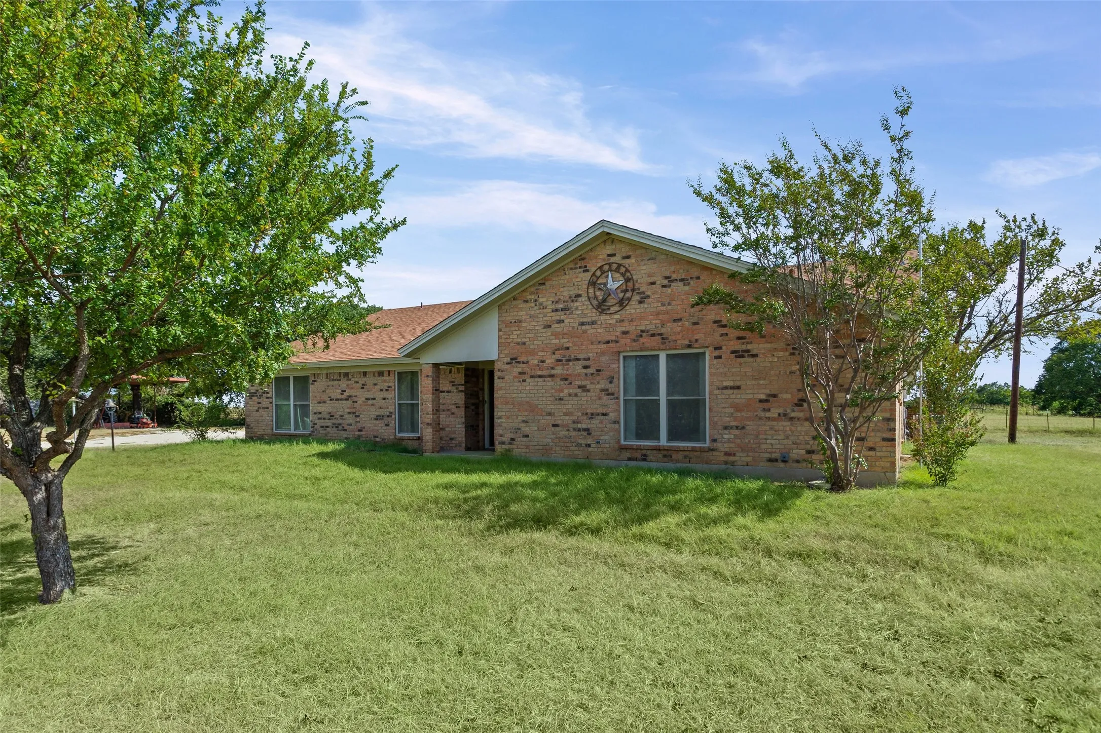 Single Family Residence For Sale in Johnson County , 7125 S Highway 171 Highway, Grandview, Texas 76050, 0, 4 Bathroom, Garage spaces, 2,865 Sqft, built in 1975, mls#21377503, Real Estate Agent in Grandview, Homes For Sale in Johnson county, Homes For Sale in Grandview, Realtor in Grandview Texas, Real Estate Brokerage Independent Realty Texas, Luminita Cordes Realtor