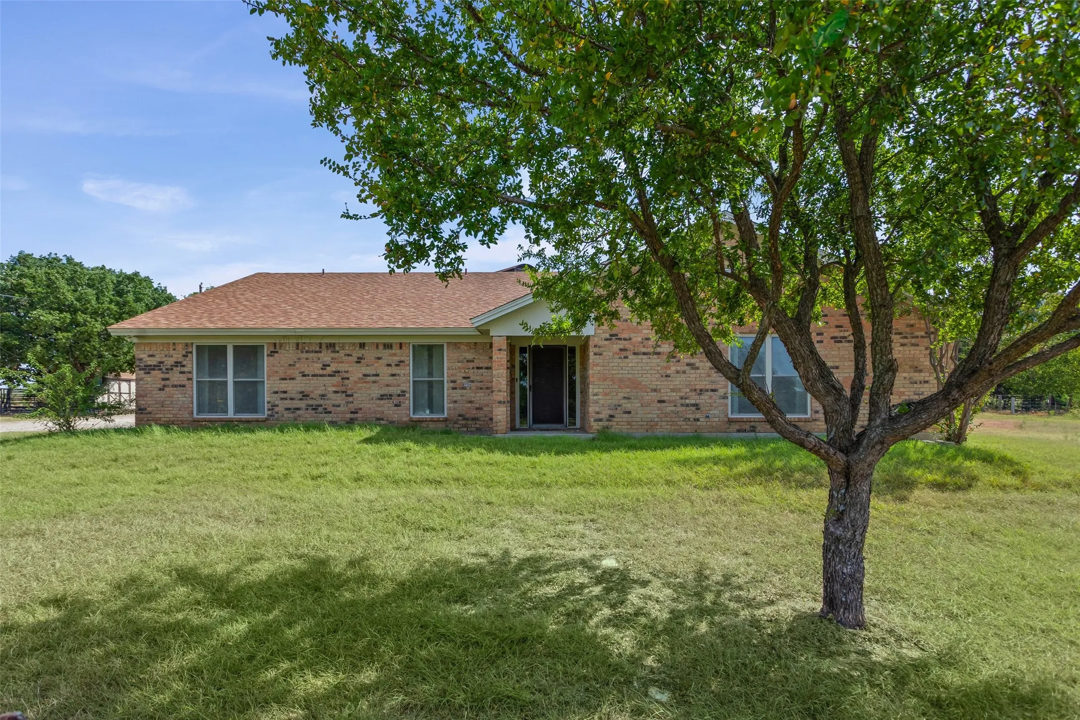 Single Family Residence For Sale in Johnson County , 7125 S Highway 171 Highway, Grandview, Texas 76050, 0, 4 Bathroom, Garage spaces, 2,865 Sqft, built in 1975, mls#21377503, Real Estate Agent in Grandview, Homes For Sale in Johnson county, Homes For Sale in Grandview, Realtor in Grandview Texas, Real Estate Brokerage Independent Realty Texas, Luminita Cordes Realtor