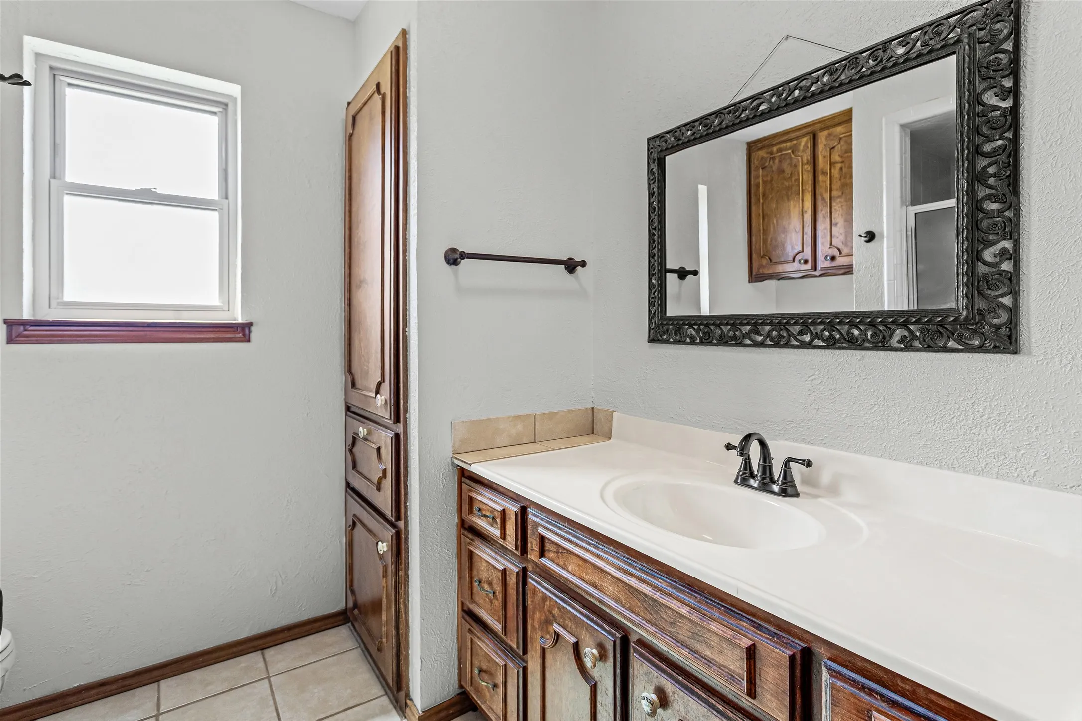 Front bedroom bath