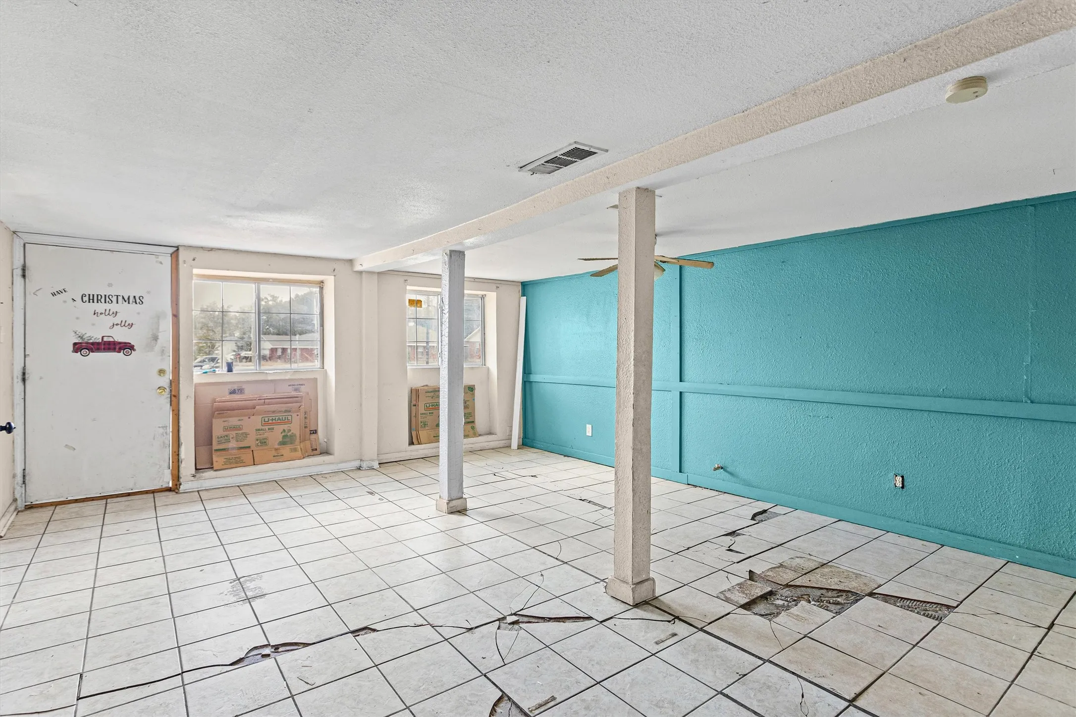 Single Family Residence For Sale in Tarrant County , 612 Meadow Park Drive, White Settlement, Texas 76108, 4 Bedroom, 3 Bathroom, Garage spaces, 2,285 Sqft, built in 1960, mls#21379901, Real Estate Agent in White Settlement, Homes For Sale in Tarrant county, Homes For Sale in White Settlement, Realtor in White Settlement Texas, Real Estate Brokerage Independent Realty Texas, Luminita Cordes Realtor