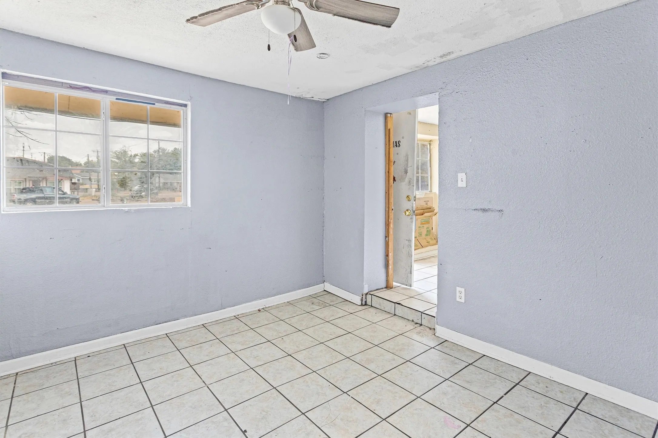 Single Family Residence For Sale in Tarrant County , 612 Meadow Park Drive, White Settlement, Texas 76108, 4 Bedroom, 3 Bathroom, Garage spaces, 2,285 Sqft, built in 1960, mls#21379901, Real Estate Agent in White Settlement, Homes For Sale in Tarrant county, Homes For Sale in White Settlement, Realtor in White Settlement Texas, Real Estate Brokerage Independent Realty Texas, Luminita Cordes Realtor