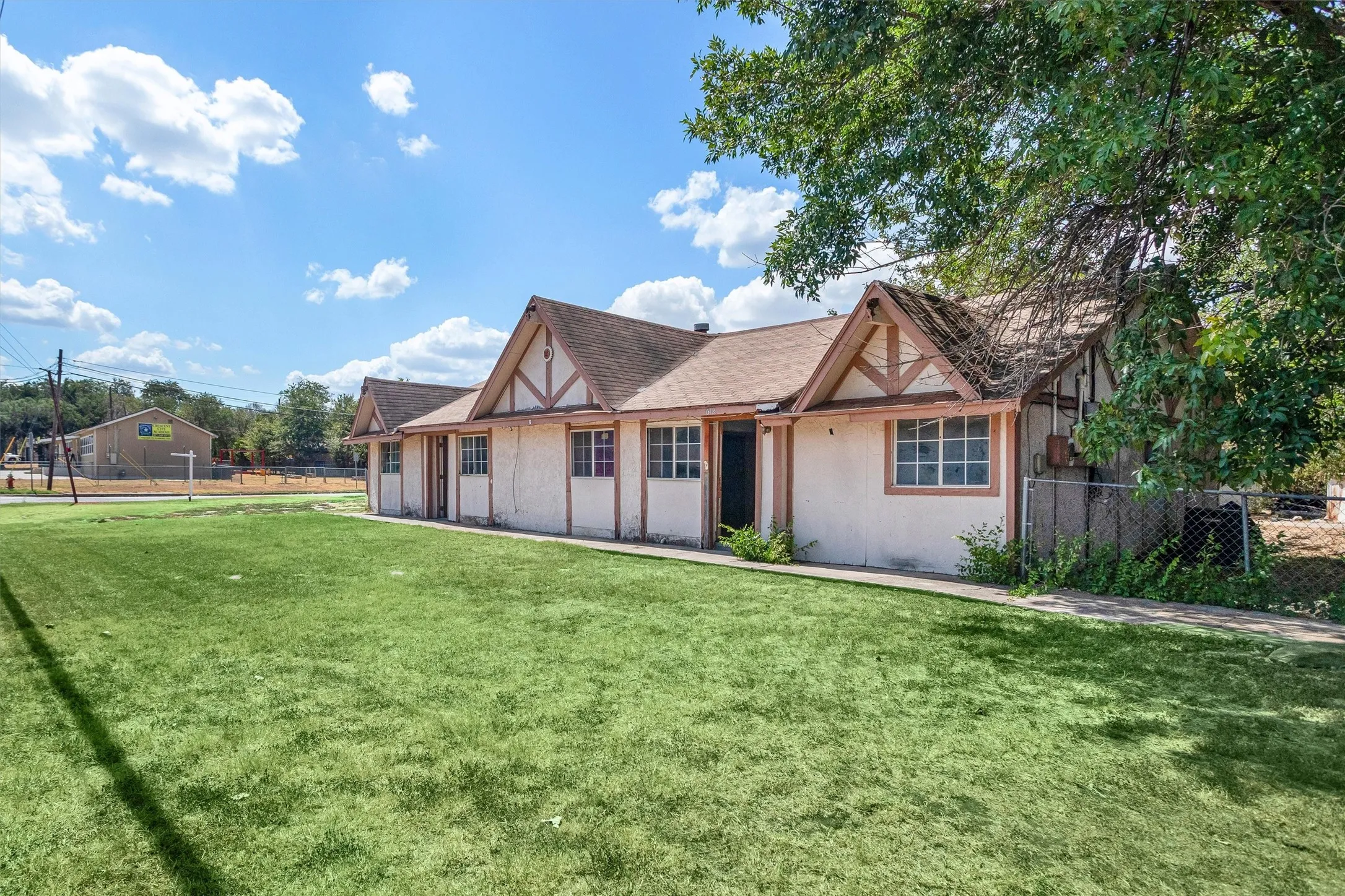 Single Family Residence For Sale in Tarrant County , 612 Meadow Park Drive, White Settlement, Texas 76108, 4 Bedroom, 3 Bathroom, Garage spaces, 2,285 Sqft, built in 1960, mls#21379901, Real Estate Agent in White Settlement, Homes For Sale in Tarrant county, Homes For Sale in White Settlement, Realtor in White Settlement Texas, Real Estate Brokerage Independent Realty Texas, Luminita Cordes Realtor