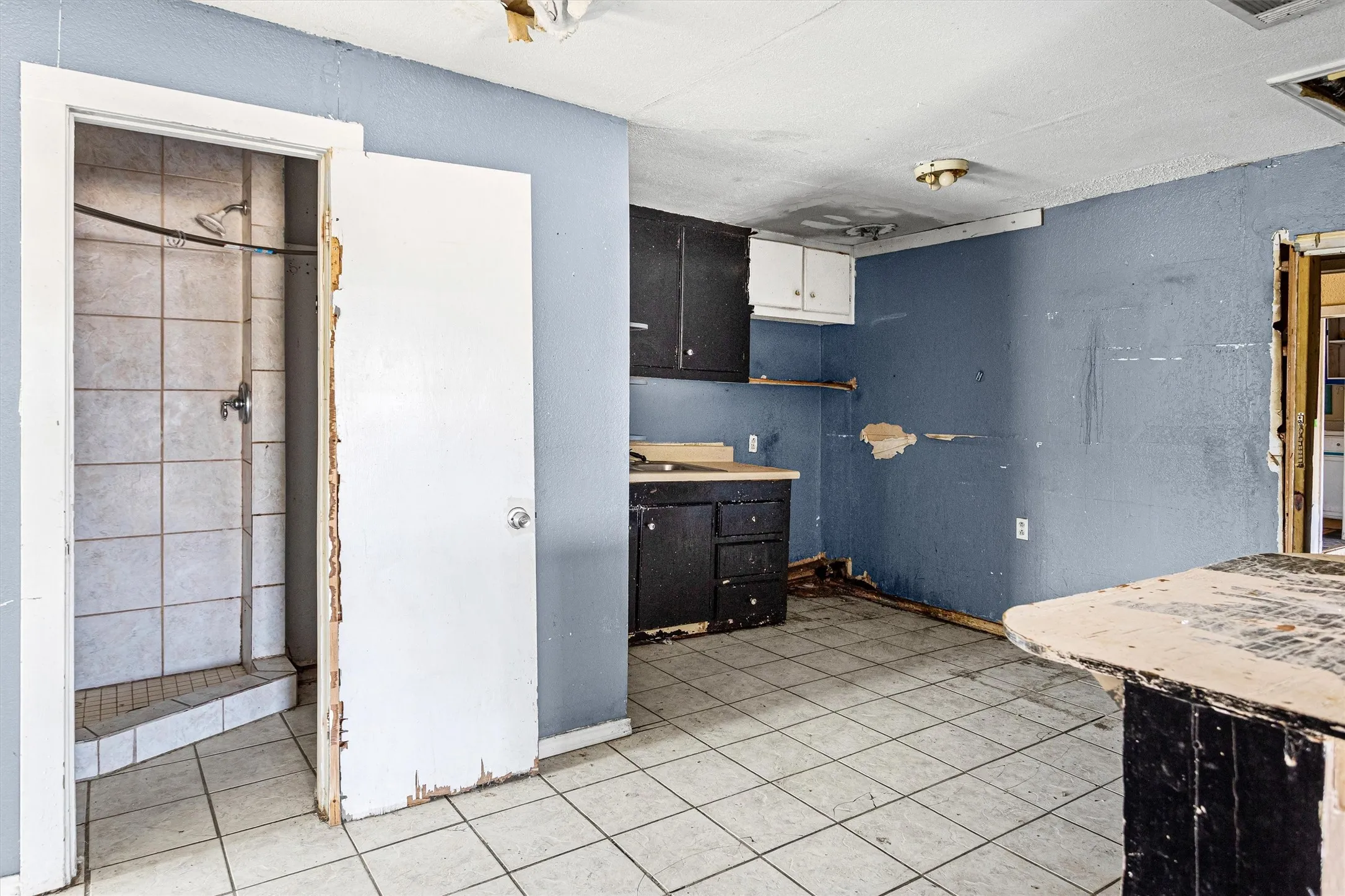 Single Family Residence For Sale in Tarrant County , 612 Meadow Park Drive, White Settlement, Texas 76108, 4 Bedroom, 3 Bathroom, Garage spaces, 2,285 Sqft, built in 1960, mls#21379901, Real Estate Agent in White Settlement, Homes For Sale in Tarrant county, Homes For Sale in White Settlement, Realtor in White Settlement Texas, Real Estate Brokerage Independent Realty Texas, Luminita Cordes Realtor