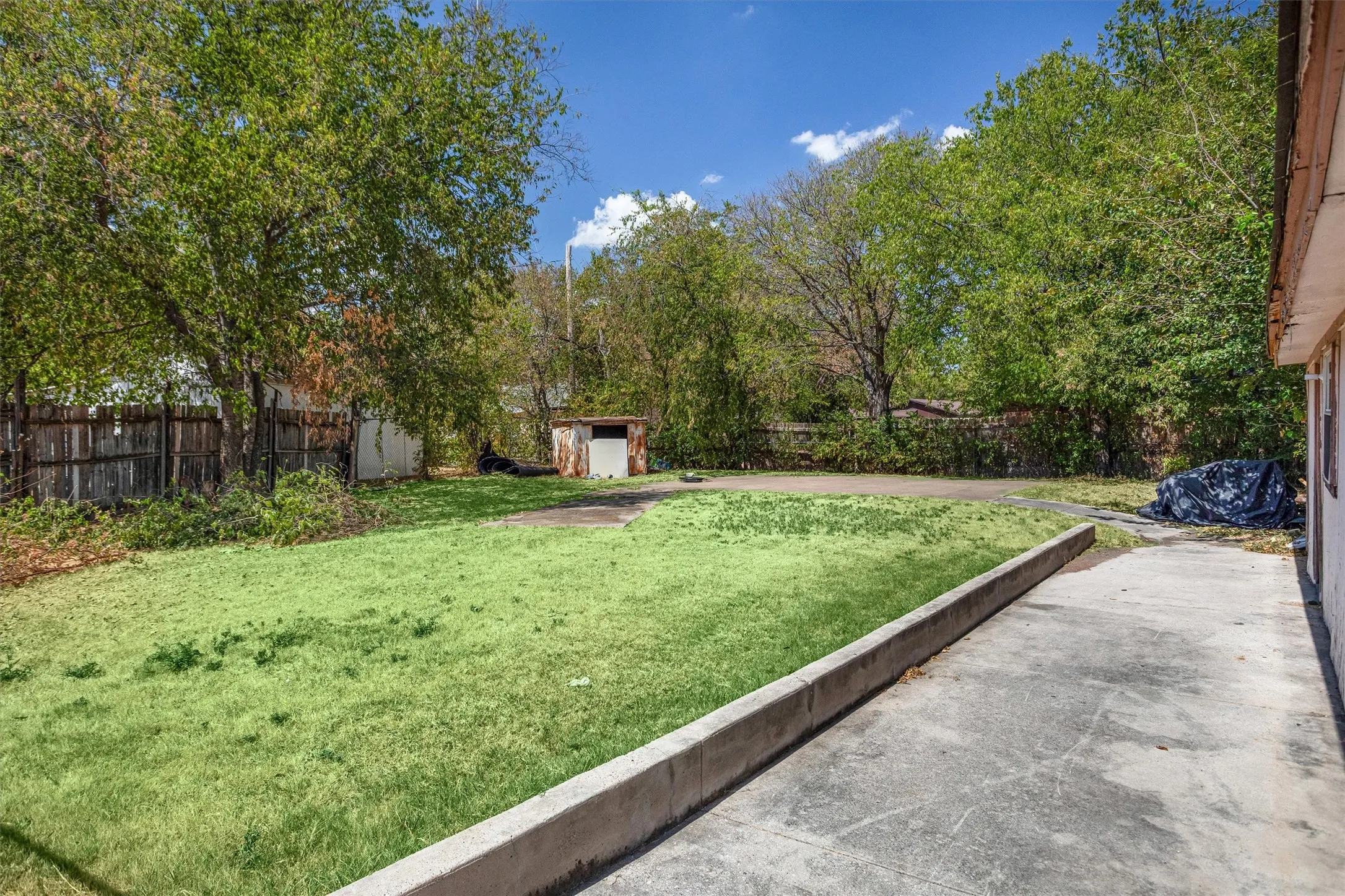 Single Family Residence For Sale in Tarrant County , 612 Meadow Park Drive, White Settlement, Texas 76108, 4 Bedroom, 3 Bathroom, Garage spaces, 2,285 Sqft, built in 1960, mls#21379901, Real Estate Agent in White Settlement, Homes For Sale in Tarrant county, Homes For Sale in White Settlement, Realtor in White Settlement Texas, Real Estate Brokerage Independent Realty Texas, Luminita Cordes Realtor
