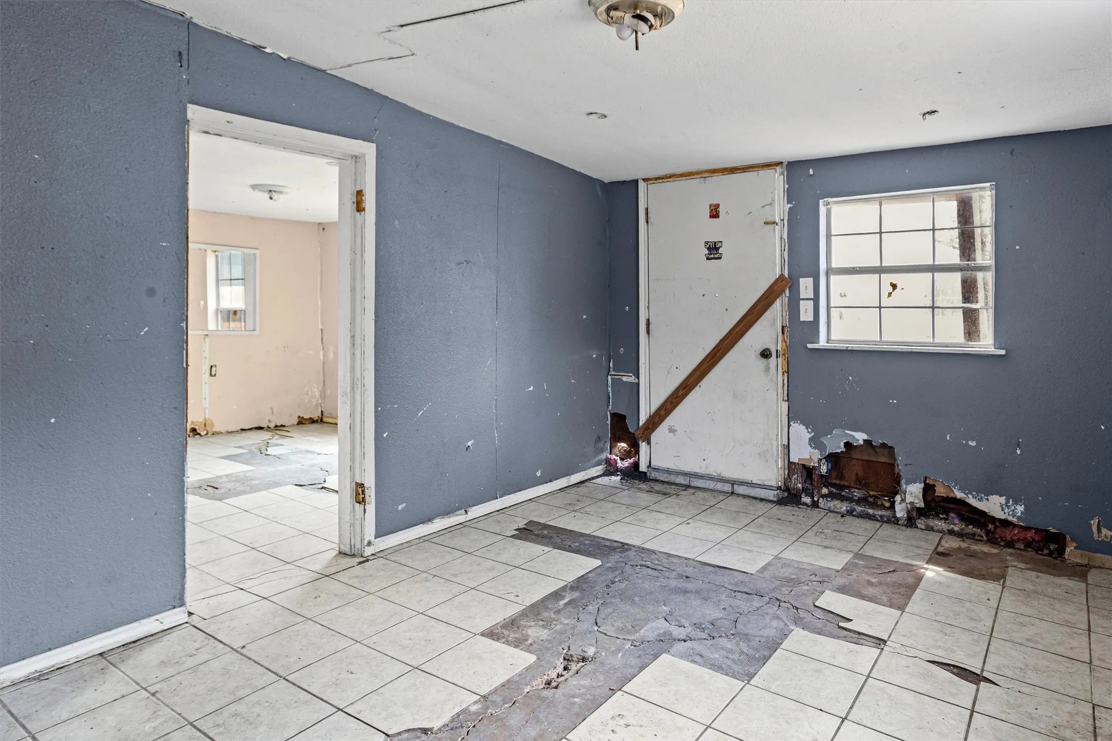 Single Family Residence For Sale in Tarrant County , 612 Meadow Park Drive, White Settlement, Texas 76108, 4 Bedroom, 3 Bathroom, Garage spaces, 2,285 Sqft, built in 1960, mls#21379901, Real Estate Agent in White Settlement, Homes For Sale in Tarrant county, Homes For Sale in White Settlement, Realtor in White Settlement Texas, Real Estate Brokerage Independent Realty Texas, Luminita Cordes Realtor