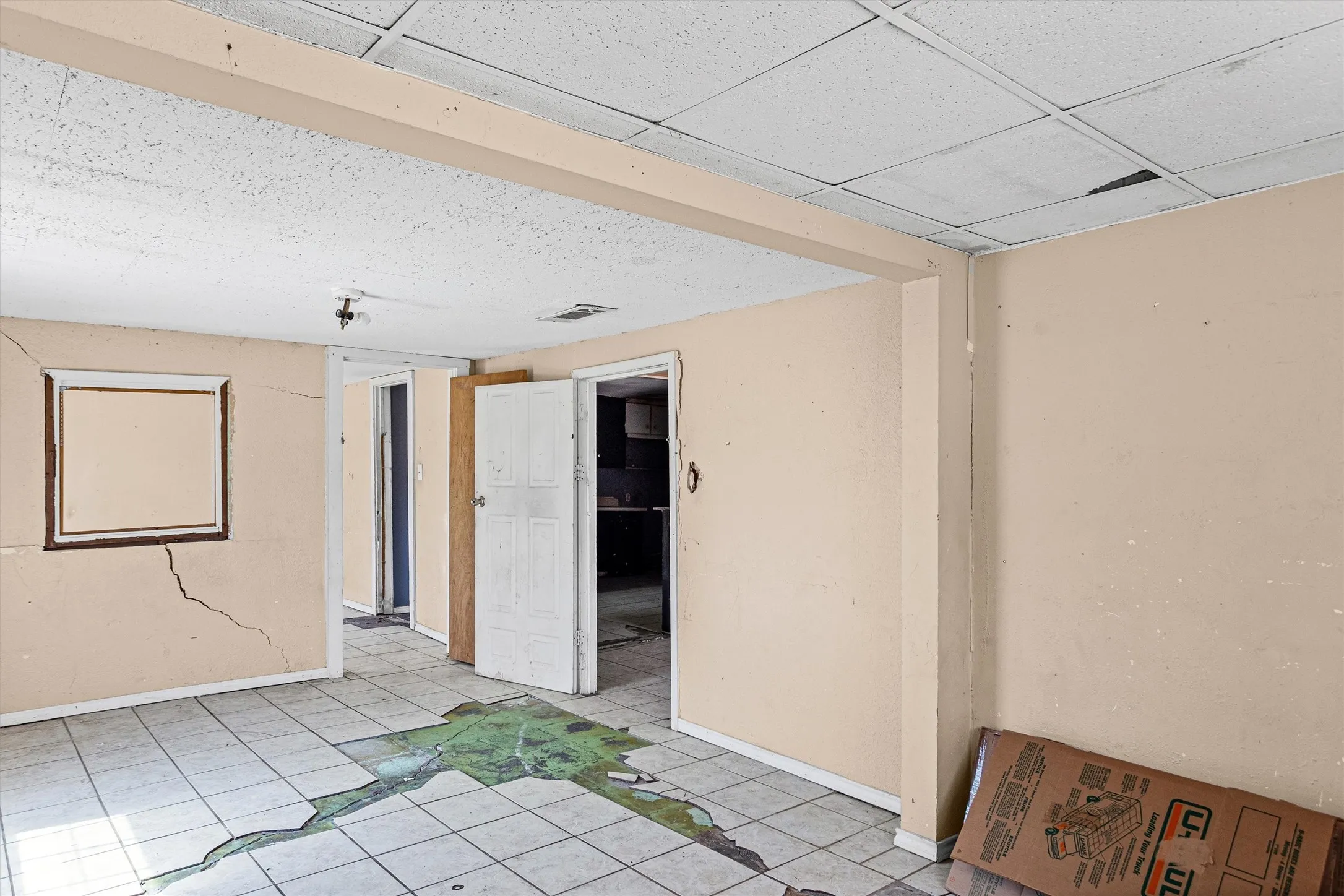 Single Family Residence For Sale in Tarrant County , 612 Meadow Park Drive, White Settlement, Texas 76108, 4 Bedroom, 3 Bathroom, Garage spaces, 2,285 Sqft, built in 1960, mls#21379901, Real Estate Agent in White Settlement, Homes For Sale in Tarrant county, Homes For Sale in White Settlement, Realtor in White Settlement Texas, Real Estate Brokerage Independent Realty Texas, Luminita Cordes Realtor