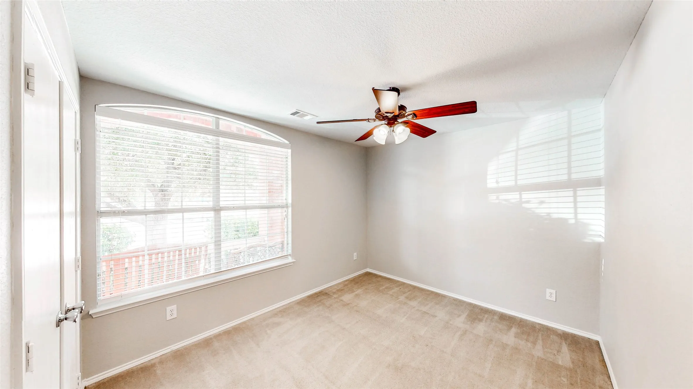Single Family Residence For Sale in Denton County , 1134 Shearwater Avenue, Aubrey, Texas 76227, 3 Bedroom, 2 Bathroom, 2 Garage spaces, 1,733 Sqft, built in 2005, mls#21379915, Real Estate Agent in Aubrey, Homes For Sale in Denton county, Homes For Sale in Aubrey, Realtor in Aubrey Texas, Real Estate Brokerage Independent Realty Texas, Luminita Cordes Realtor