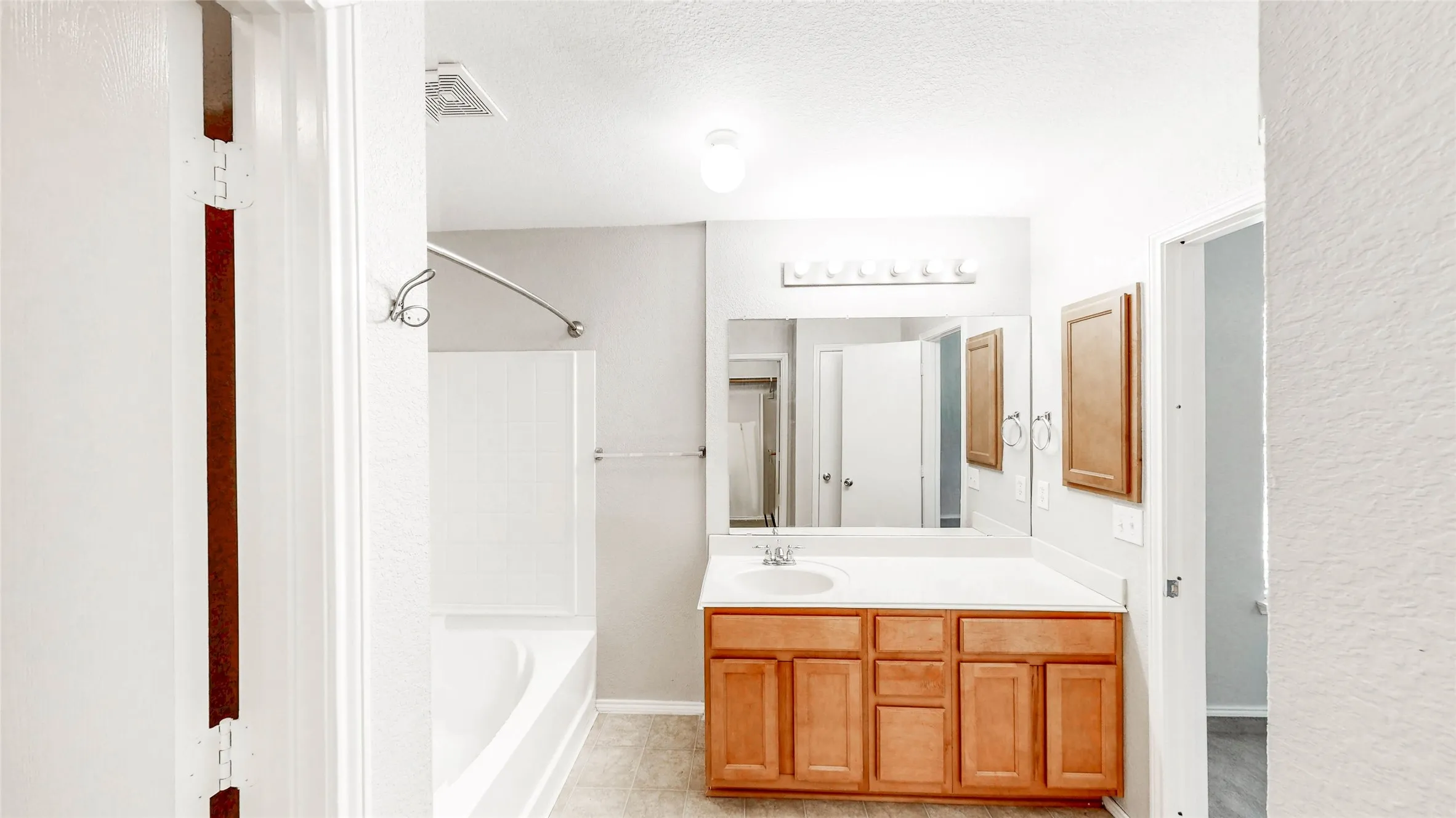 Single Family Residence For Sale in Denton County , 1134 Shearwater Avenue, Aubrey, Texas 76227, 3 Bedroom, 2 Bathroom, 2 Garage spaces, 1,733 Sqft, built in 2005, mls#21379915, Real Estate Agent in Aubrey, Homes For Sale in Denton county, Homes For Sale in Aubrey, Realtor in Aubrey Texas, Real Estate Brokerage Independent Realty Texas, Luminita Cordes Realtor