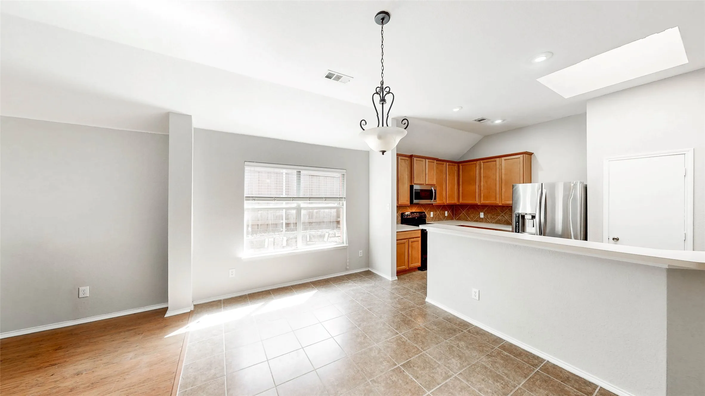 Single Family Residence For Sale in Denton County , 1134 Shearwater Avenue, Aubrey, Texas 76227, 3 Bedroom, 2 Bathroom, 2 Garage spaces, 1,733 Sqft, built in 2005, mls#21379915, Real Estate Agent in Aubrey, Homes For Sale in Denton county, Homes For Sale in Aubrey, Realtor in Aubrey Texas, Real Estate Brokerage Independent Realty Texas, Luminita Cordes Realtor