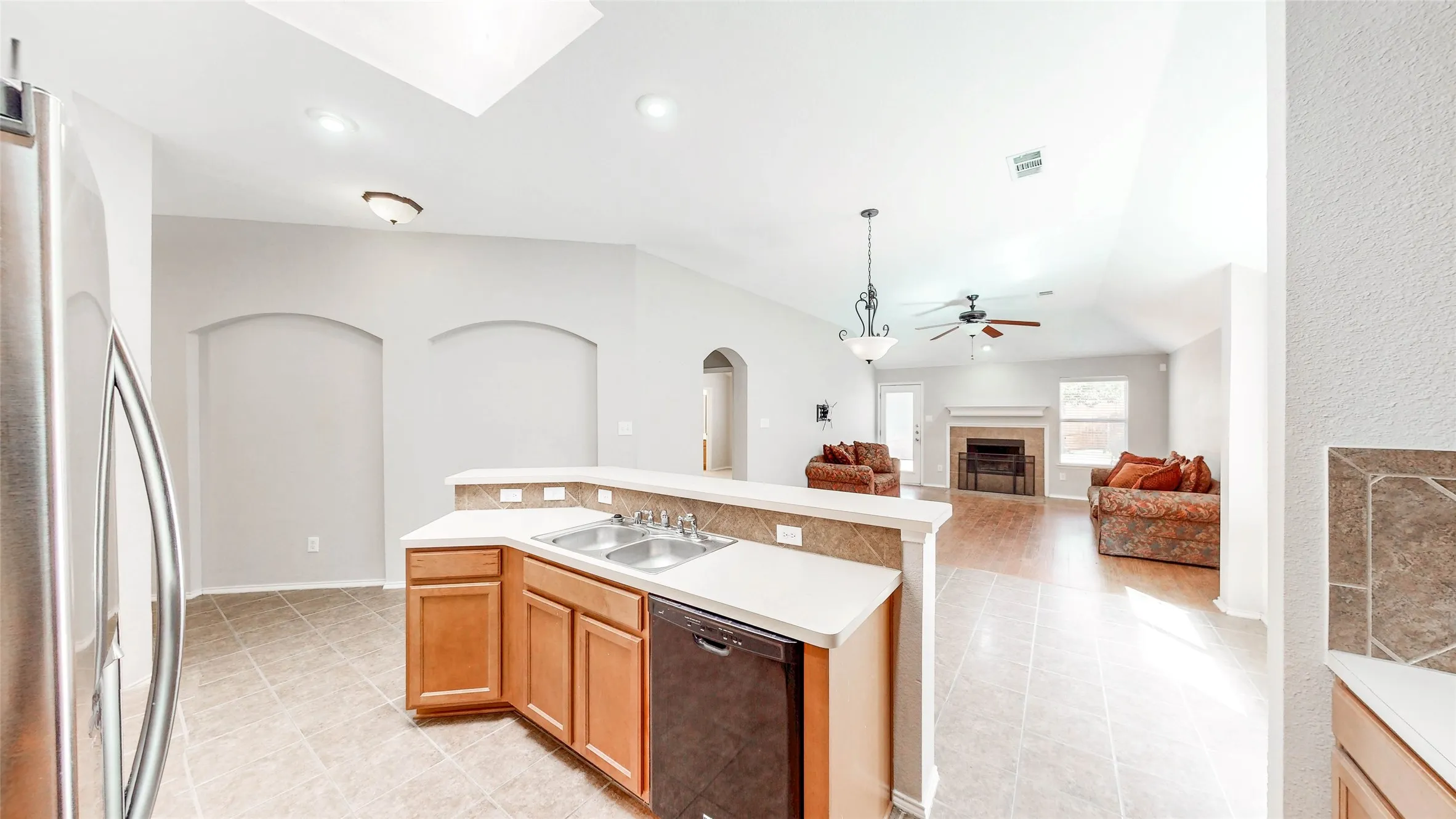Single Family Residence For Sale in Denton County , 1134 Shearwater Avenue, Aubrey, Texas 76227, 3 Bedroom, 2 Bathroom, 2 Garage spaces, 1,733 Sqft, built in 2005, mls#21379915, Real Estate Agent in Aubrey, Homes For Sale in Denton county, Homes For Sale in Aubrey, Realtor in Aubrey Texas, Real Estate Brokerage Independent Realty Texas, Luminita Cordes Realtor
