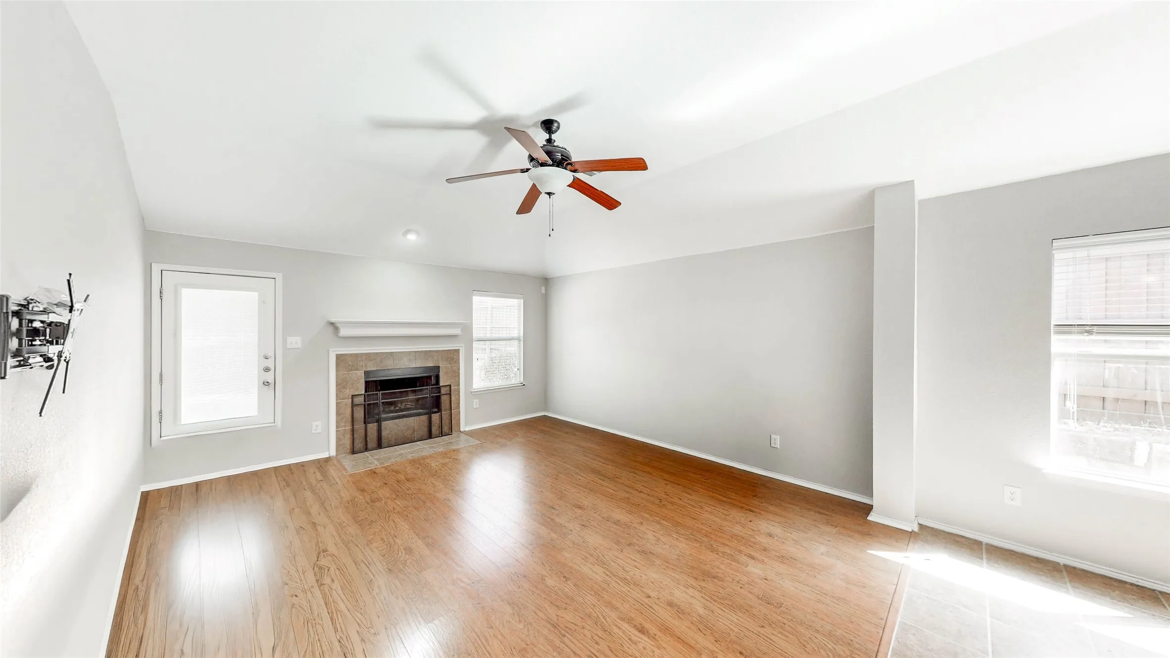 Single Family Residence For Sale in Denton County , 1134 Shearwater Avenue, Aubrey, Texas 76227, 3 Bedroom, 2 Bathroom, 2 Garage spaces, 1,733 Sqft, built in 2005, mls#21379915, Real Estate Agent in Aubrey, Homes For Sale in Denton county, Homes For Sale in Aubrey, Realtor in Aubrey Texas, Real Estate Brokerage Independent Realty Texas, Luminita Cordes Realtor