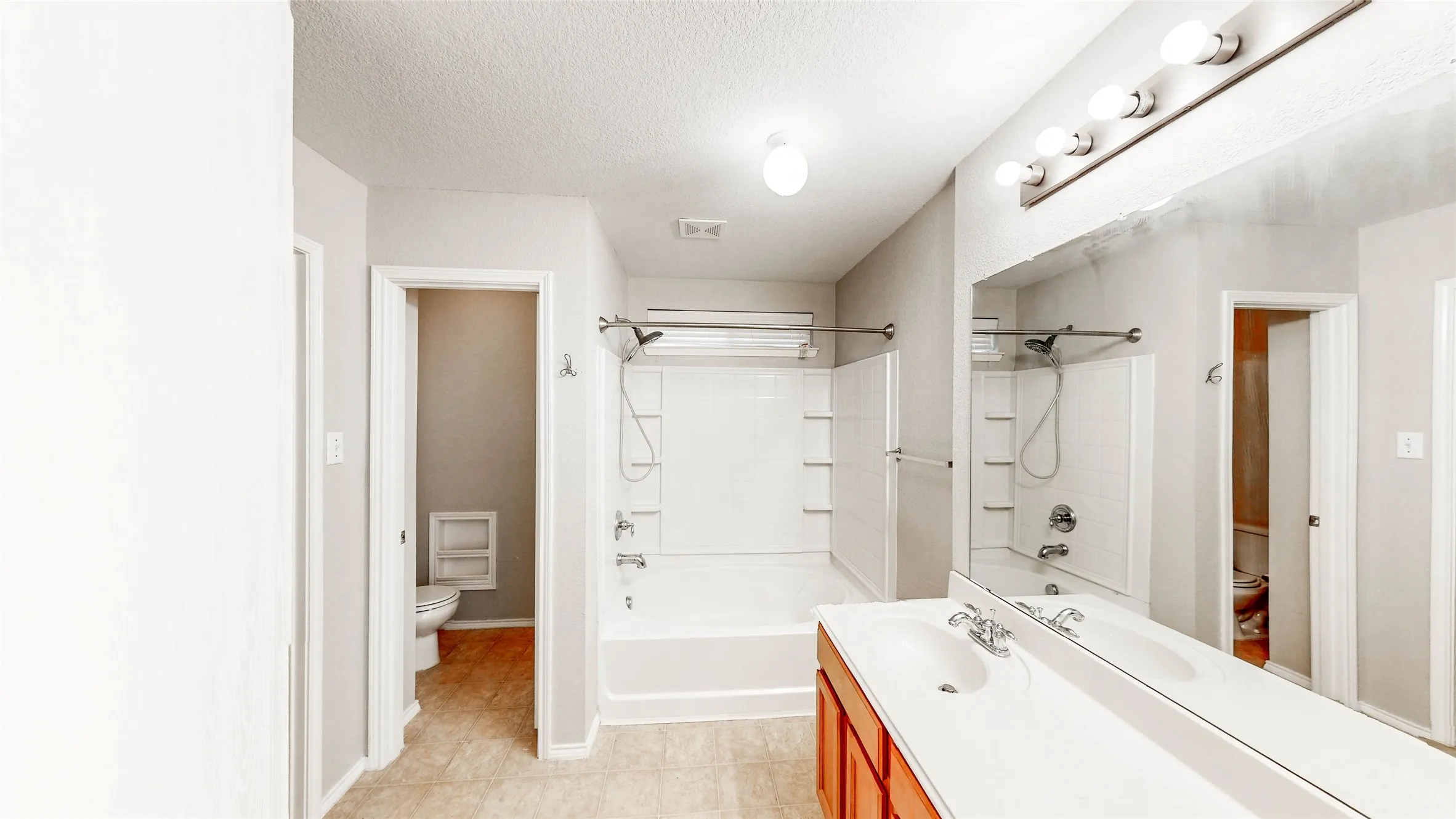 Single Family Residence For Sale in Denton County , 1134 Shearwater Avenue, Aubrey, Texas 76227, 3 Bedroom, 2 Bathroom, 2 Garage spaces, 1,733 Sqft, built in 2005, mls#21379915, Real Estate Agent in Aubrey, Homes For Sale in Denton county, Homes For Sale in Aubrey, Realtor in Aubrey Texas, Real Estate Brokerage Independent Realty Texas, Luminita Cordes Realtor