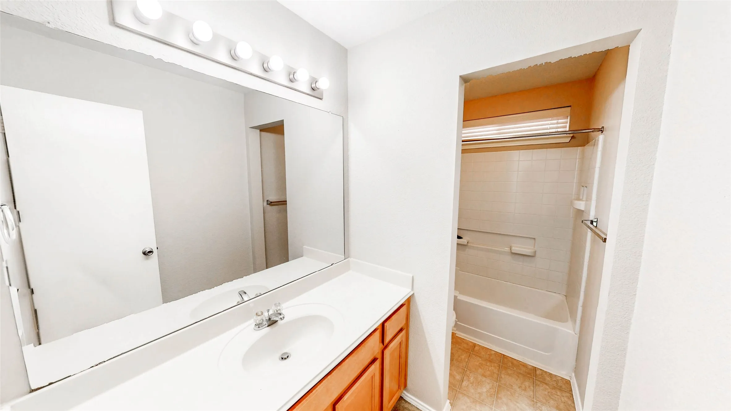 Single Family Residence For Sale in Denton County , 1134 Shearwater Avenue, Aubrey, Texas 76227, 3 Bedroom, 2 Bathroom, 2 Garage spaces, 1,733 Sqft, built in 2005, mls#21379915, Real Estate Agent in Aubrey, Homes For Sale in Denton county, Homes For Sale in Aubrey, Realtor in Aubrey Texas, Real Estate Brokerage Independent Realty Texas, Luminita Cordes Realtor