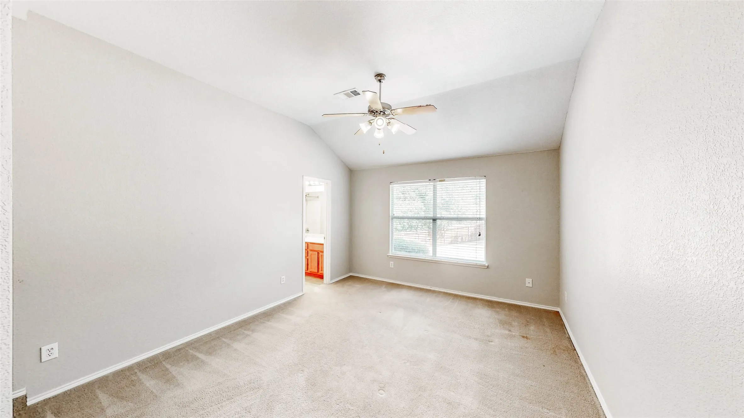 Single Family Residence For Sale in Denton County , 1134 Shearwater Avenue, Aubrey, Texas 76227, 3 Bedroom, 2 Bathroom, 2 Garage spaces, 1,733 Sqft, built in 2005, mls#21379915, Real Estate Agent in Aubrey, Homes For Sale in Denton county, Homes For Sale in Aubrey, Realtor in Aubrey Texas, Real Estate Brokerage Independent Realty Texas, Luminita Cordes Realtor