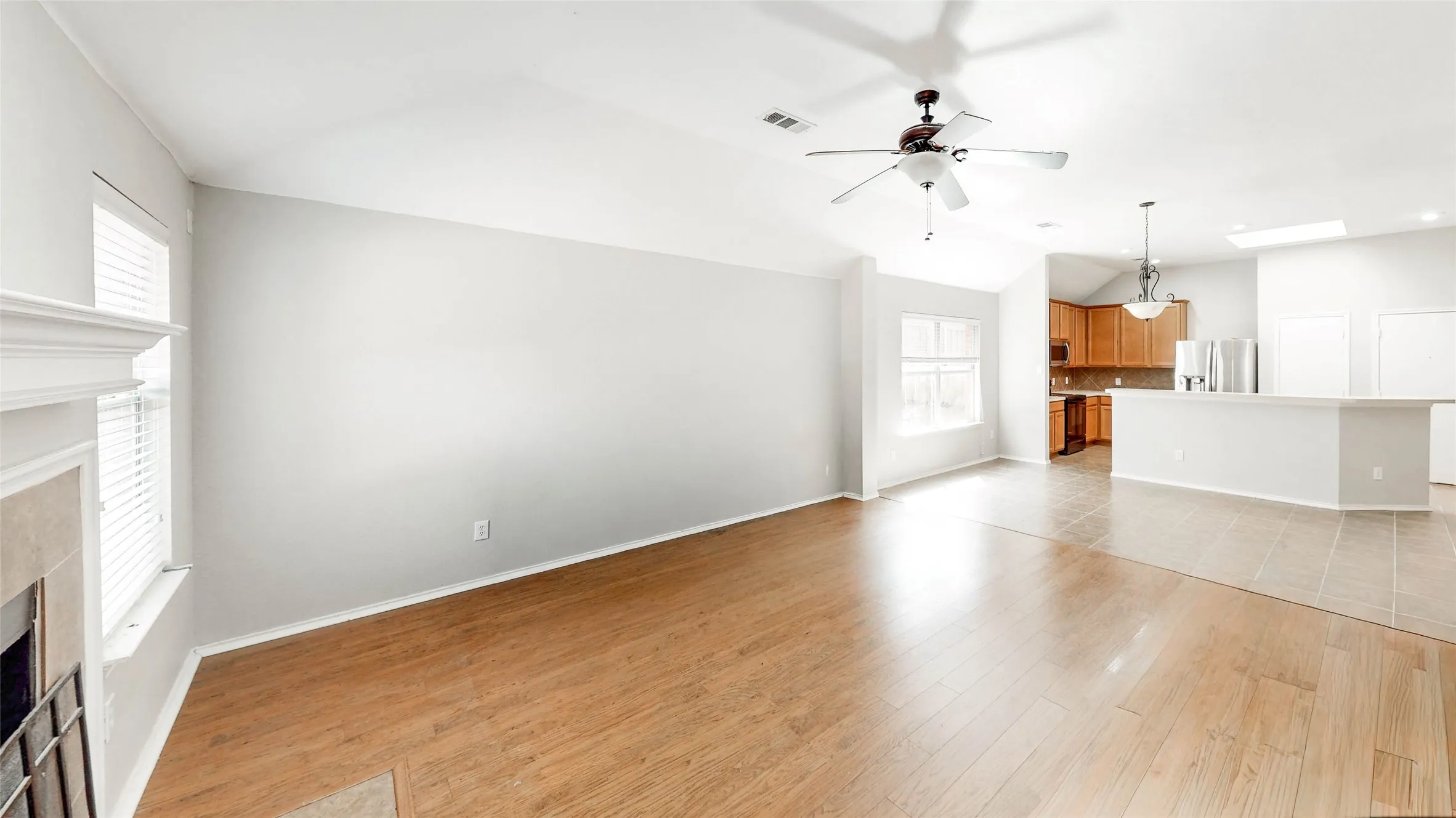 Single Family Residence For Sale in Denton County , 1134 Shearwater Avenue, Aubrey, Texas 76227, 3 Bedroom, 2 Bathroom, 2 Garage spaces, 1,733 Sqft, built in 2005, mls#21379915, Real Estate Agent in Aubrey, Homes For Sale in Denton county, Homes For Sale in Aubrey, Realtor in Aubrey Texas, Real Estate Brokerage Independent Realty Texas, Luminita Cordes Realtor