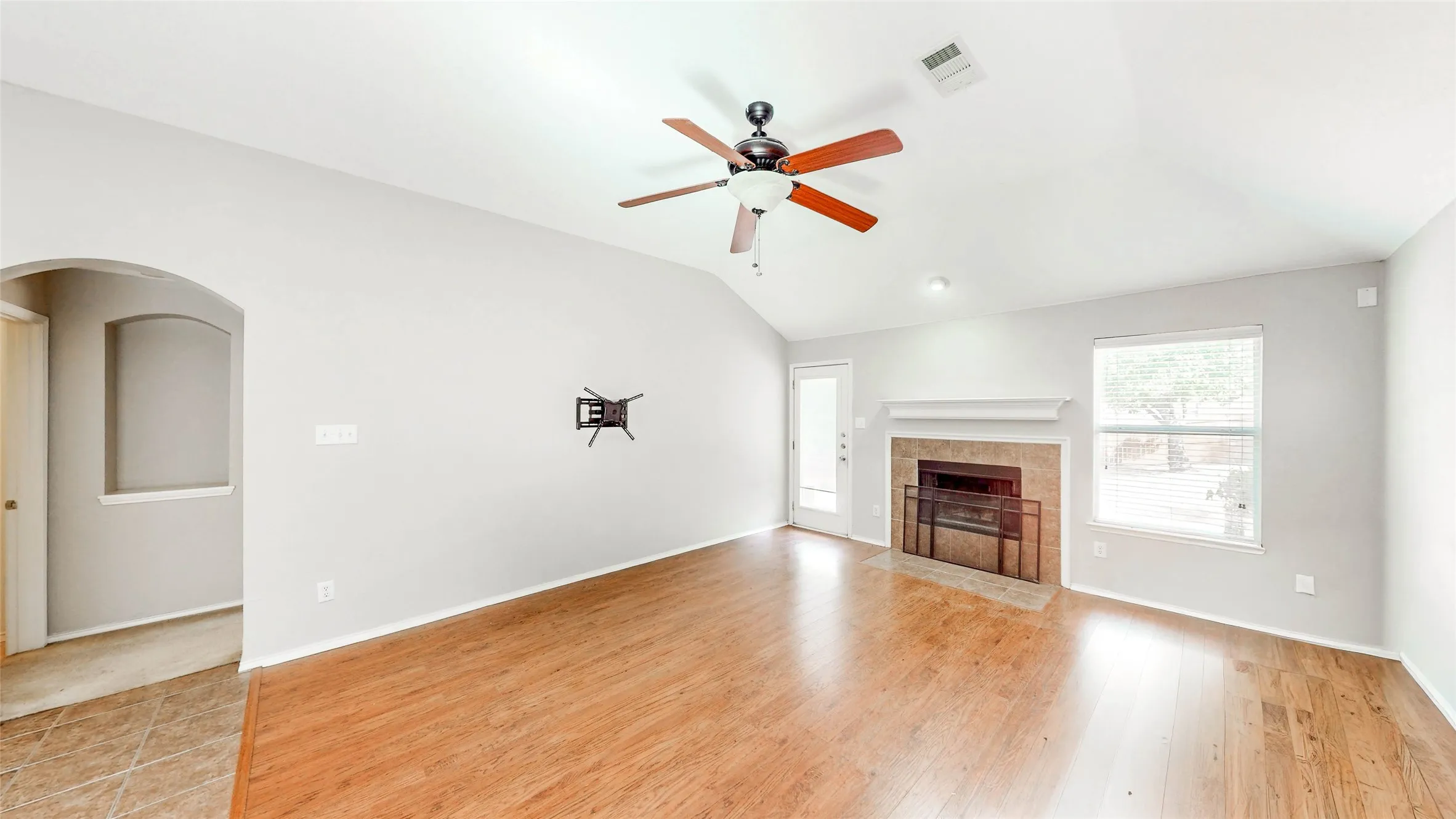 Single Family Residence For Sale in Denton County , 1134 Shearwater Avenue, Aubrey, Texas 76227, 3 Bedroom, 2 Bathroom, 2 Garage spaces, 1,733 Sqft, built in 2005, mls#21379915, Real Estate Agent in Aubrey, Homes For Sale in Denton county, Homes For Sale in Aubrey, Realtor in Aubrey Texas, Real Estate Brokerage Independent Realty Texas, Luminita Cordes Realtor