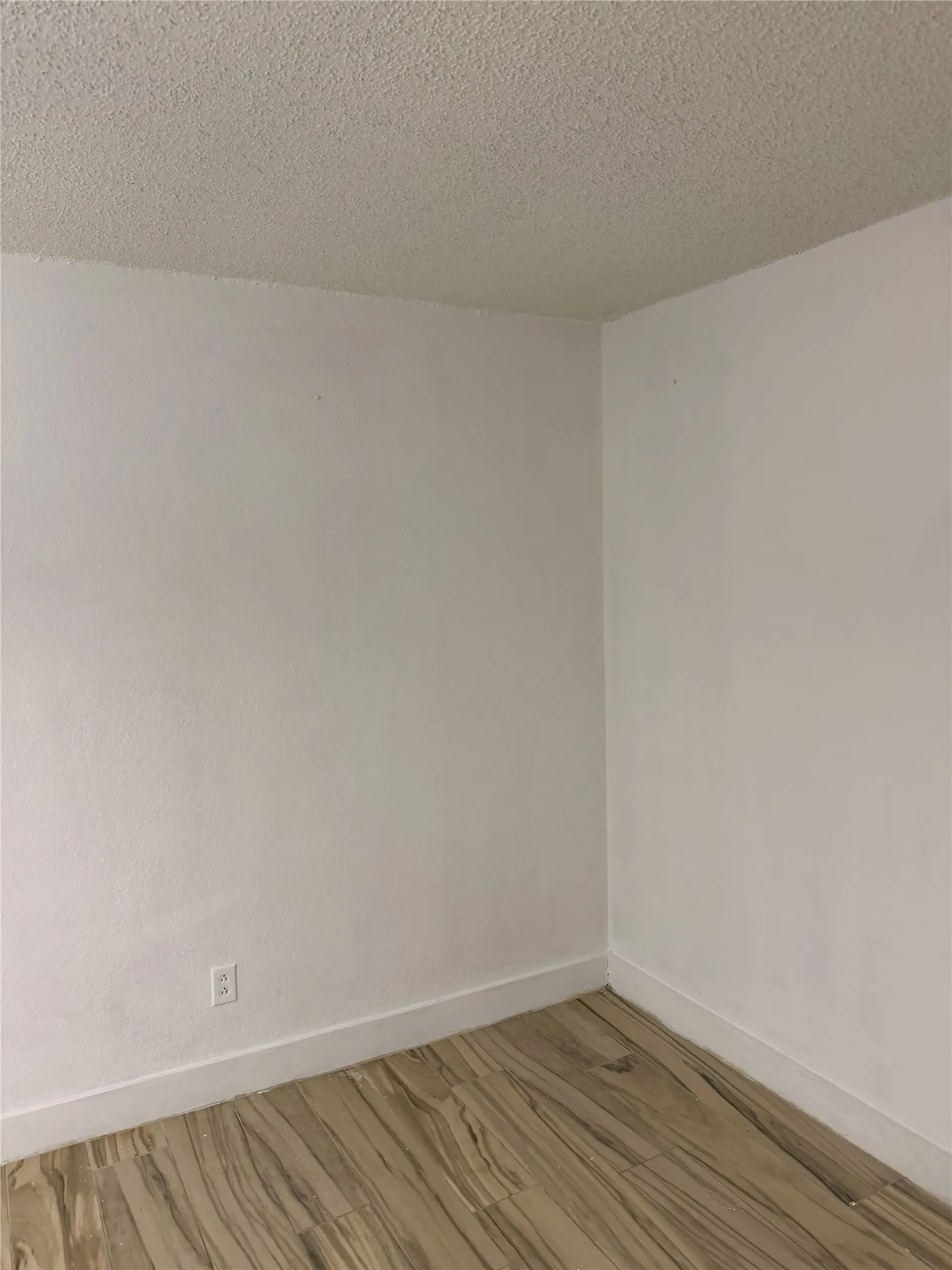 Single Family Residence For Sale in Tarrant County , 1508 NE 34th Street, Fort Worth, Texas 76106, 2 Bedroom, 1 Bathroom, Garage spaces, 1,080 Sqft, built in 1949, mls#21375294, Real Estate Agent in Fort Worth, Homes For Sale in Tarrant county, Homes For Sale in Fort Worth, Realtor in Fort Worth Texas, Real Estate Brokerage Independent Realty Texas, Luminita Cordes Realtor