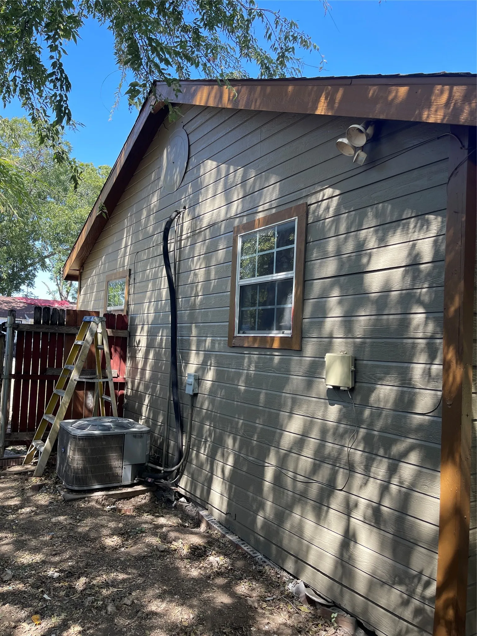 Single Family Residence For Sale in Tarrant County , 1508 NE 34th Street, Fort Worth, Texas 76106, 2 Bedroom, 1 Bathroom, Garage spaces, 1,080 Sqft, built in 1949, mls#21375294, Real Estate Agent in Fort Worth, Homes For Sale in Tarrant county, Homes For Sale in Fort Worth, Realtor in Fort Worth Texas, Real Estate Brokerage Independent Realty Texas, Luminita Cordes Realtor