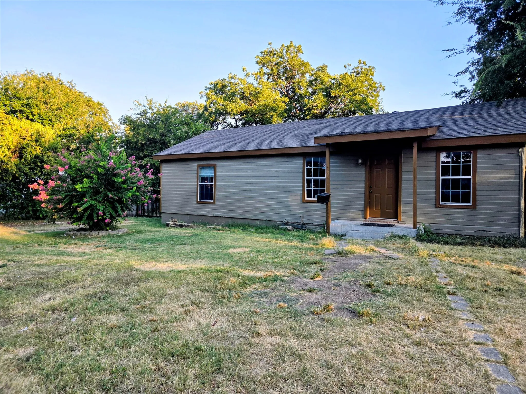 Single Family Residence For Sale in Tarrant County , 1508 NE 34th Street, Fort Worth, Texas 76106, 2 Bedroom, 1 Bathroom, Garage spaces, 1,080 Sqft, built in 1949, mls#21375294, Real Estate Agent in Fort Worth, Homes For Sale in Tarrant county, Homes For Sale in Fort Worth, Realtor in Fort Worth Texas, Real Estate Brokerage Independent Realty Texas, Luminita Cordes Realtor