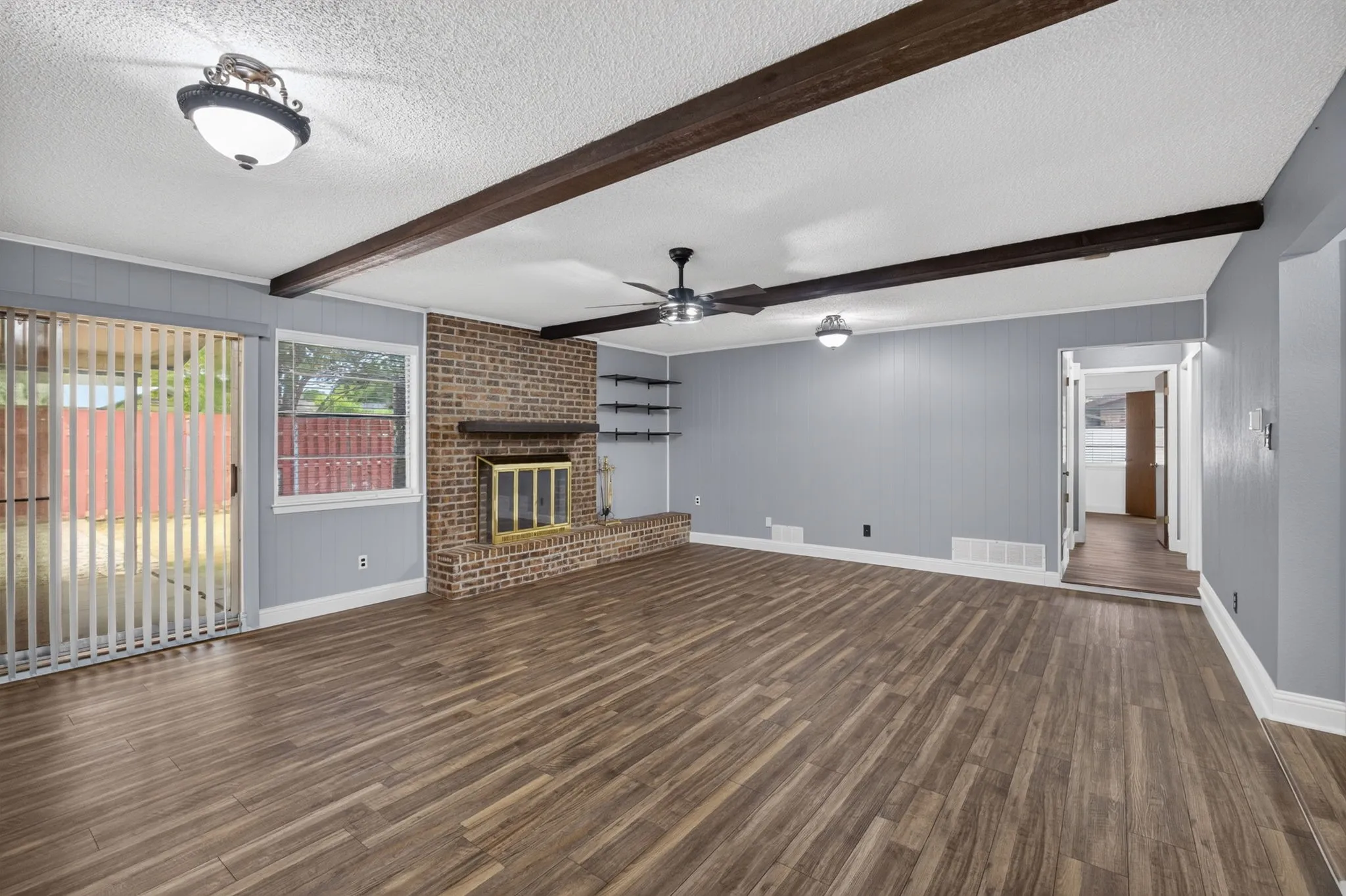 Single Family Residence For Sale in Tarrant County , 554 Taos Court, Saginaw, Texas 76179, 3 Bedroom, 2 Bathroom, 2 Garage spaces, 1,620 Sqft, built in 1978, mls#21378664, Real Estate Agent in Saginaw, Homes For Sale in Tarrant county, Homes For Sale in Saginaw, Realtor in Saginaw Texas, Real Estate Brokerage Independent Realty Texas, Luminita Cordes Realtor