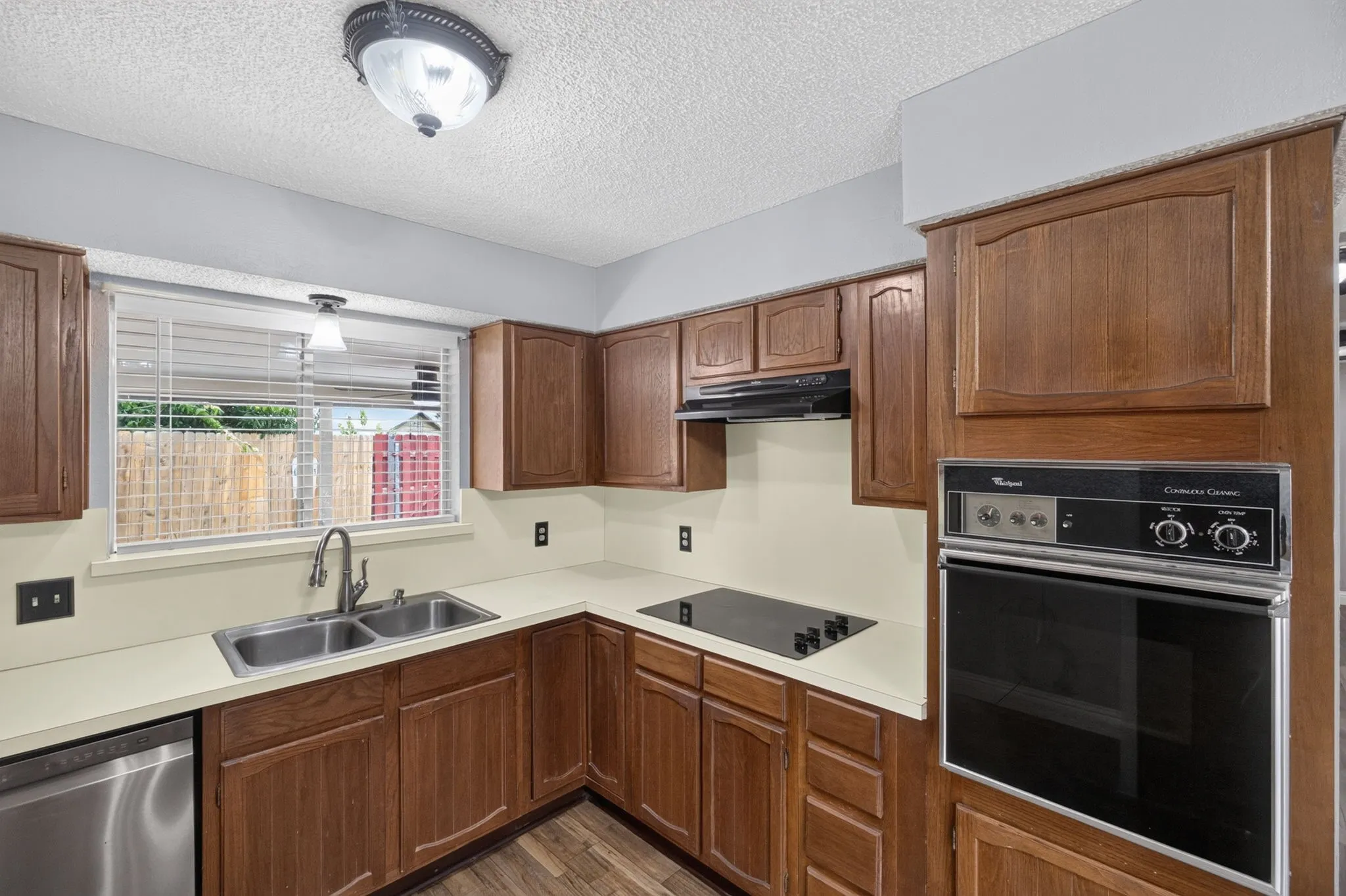 Single Family Residence For Sale in Tarrant County , 554 Taos Court, Saginaw, Texas 76179, 3 Bedroom, 2 Bathroom, 2 Garage spaces, 1,620 Sqft, built in 1978, mls#21378664, Real Estate Agent in Saginaw, Homes For Sale in Tarrant county, Homes For Sale in Saginaw, Realtor in Saginaw Texas, Real Estate Brokerage Independent Realty Texas, Luminita Cordes Realtor