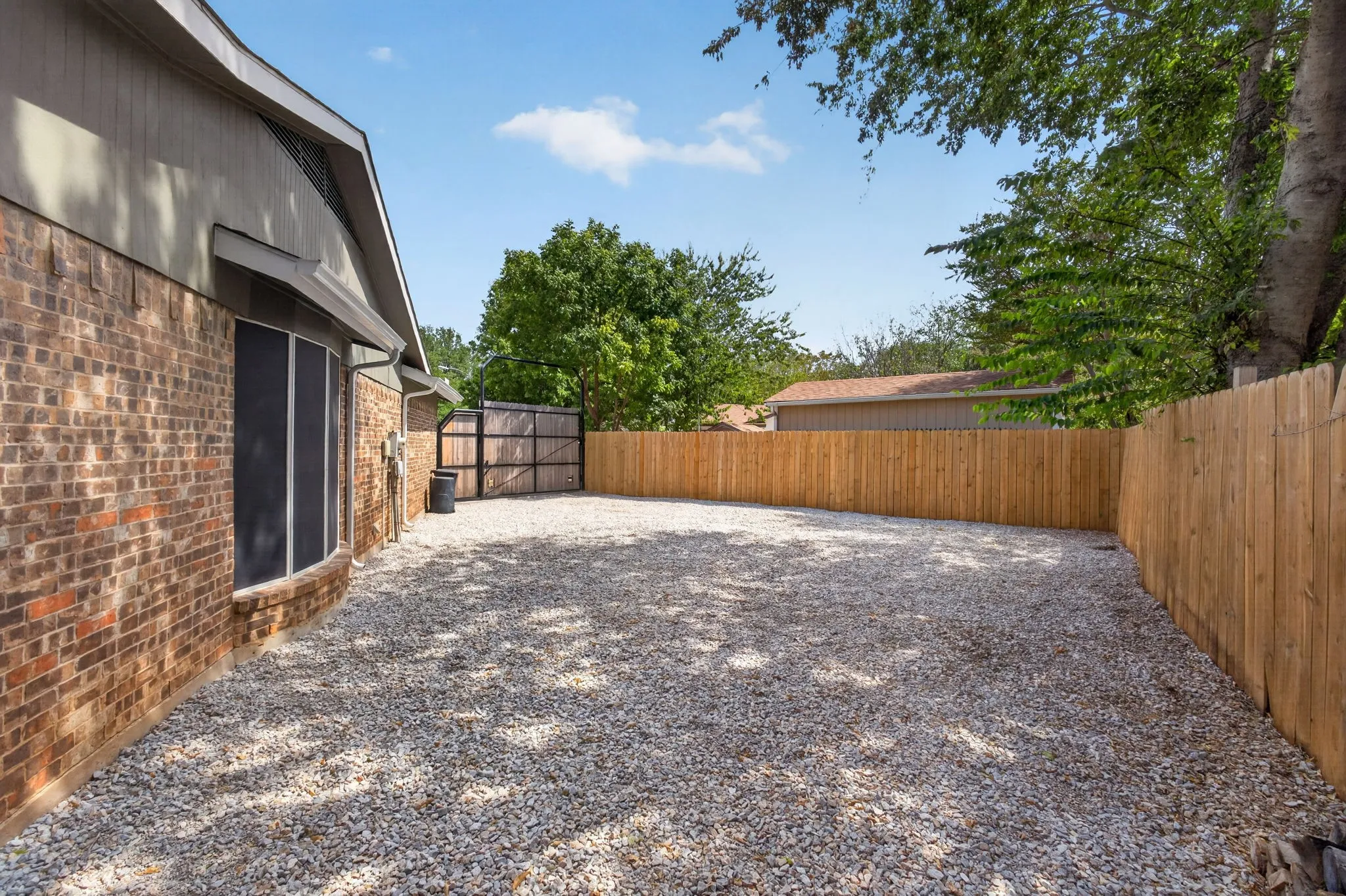 Single Family Residence For Sale in Tarrant County , 554 Taos Court, Saginaw, Texas 76179, 3 Bedroom, 2 Bathroom, 2 Garage spaces, 1,620 Sqft, built in 1978, mls#21378664, Real Estate Agent in Saginaw, Homes For Sale in Tarrant county, Homes For Sale in Saginaw, Realtor in Saginaw Texas, Real Estate Brokerage Independent Realty Texas, Luminita Cordes Realtor