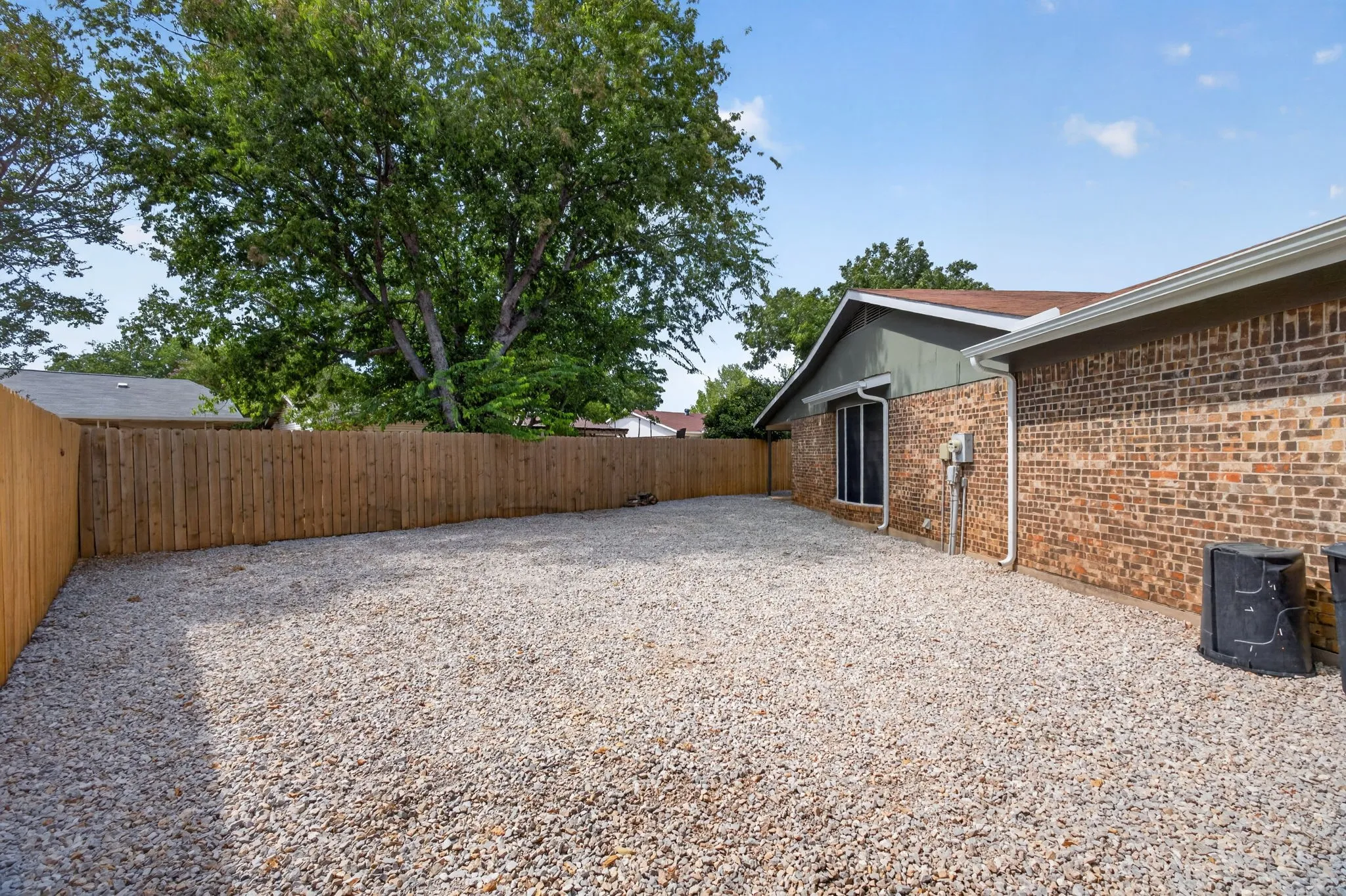 Single Family Residence For Sale in Tarrant County , 554 Taos Court, Saginaw, Texas 76179, 3 Bedroom, 2 Bathroom, 2 Garage spaces, 1,620 Sqft, built in 1978, mls#21378664, Real Estate Agent in Saginaw, Homes For Sale in Tarrant county, Homes For Sale in Saginaw, Realtor in Saginaw Texas, Real Estate Brokerage Independent Realty Texas, Luminita Cordes Realtor