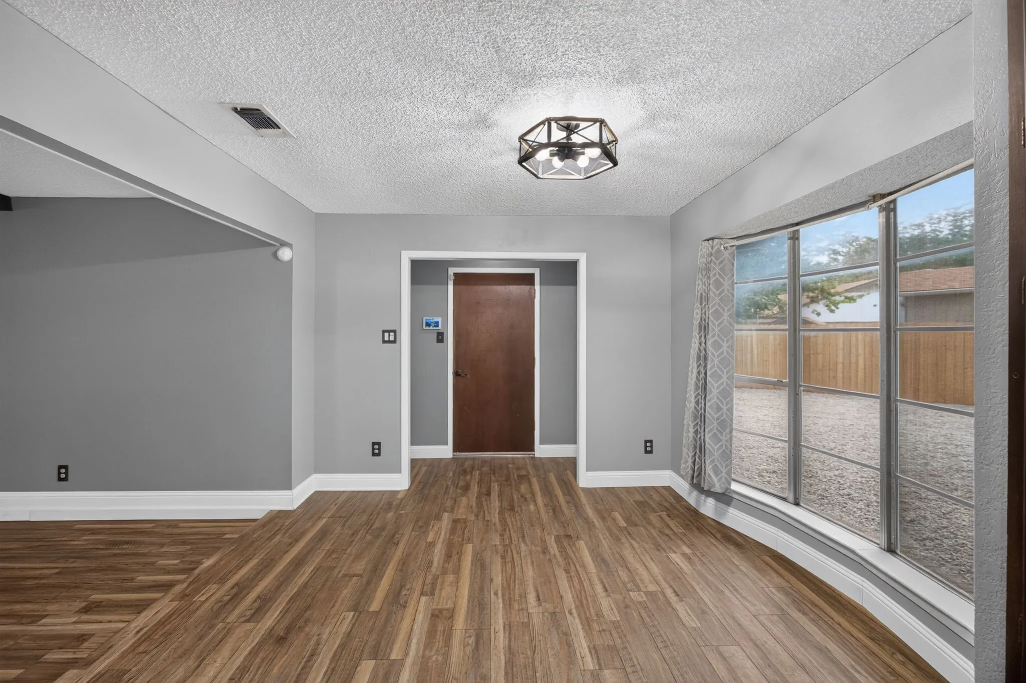 Single Family Residence For Sale in Tarrant County , 554 Taos Court, Saginaw, Texas 76179, 3 Bedroom, 2 Bathroom, 2 Garage spaces, 1,620 Sqft, built in 1978, mls#21378664, Real Estate Agent in Saginaw, Homes For Sale in Tarrant county, Homes For Sale in Saginaw, Realtor in Saginaw Texas, Real Estate Brokerage Independent Realty Texas, Luminita Cordes Realtor