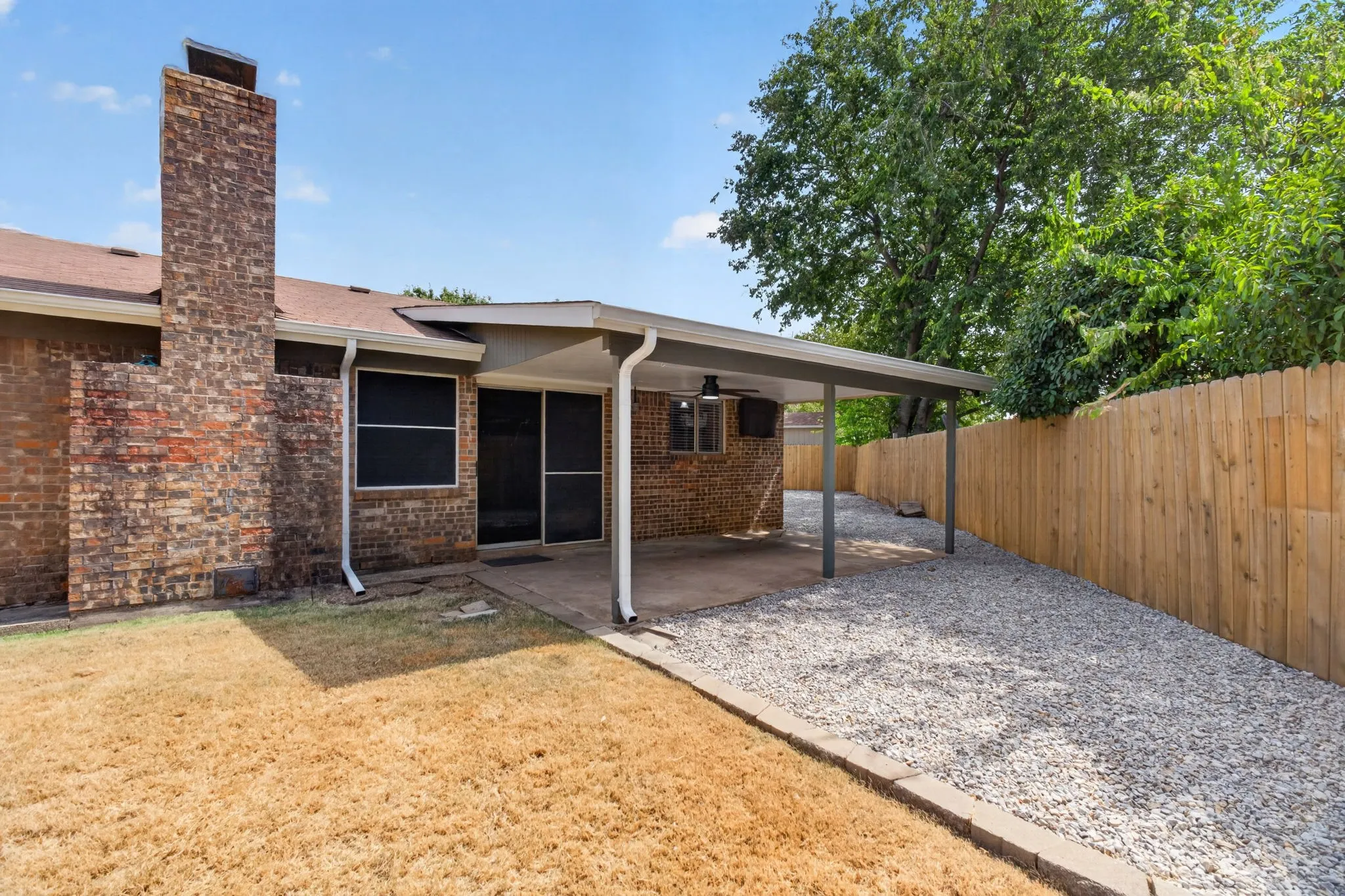 Single Family Residence For Sale in Tarrant County , 554 Taos Court, Saginaw, Texas 76179, 3 Bedroom, 2 Bathroom, 2 Garage spaces, 1,620 Sqft, built in 1978, mls#21378664, Real Estate Agent in Saginaw, Homes For Sale in Tarrant county, Homes For Sale in Saginaw, Realtor in Saginaw Texas, Real Estate Brokerage Independent Realty Texas, Luminita Cordes Realtor
