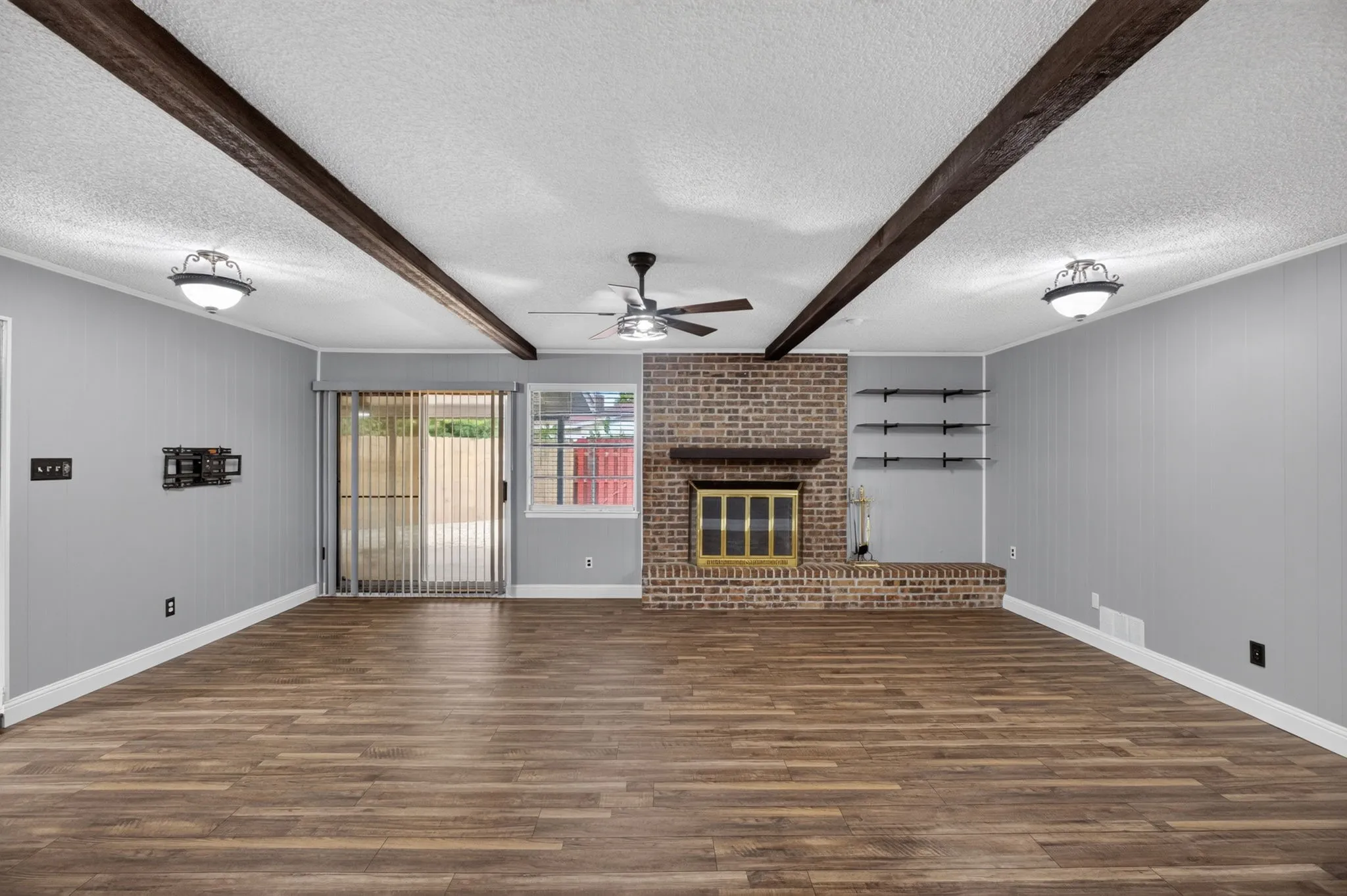 Single Family Residence For Sale in Tarrant County , 554 Taos Court, Saginaw, Texas 76179, 3 Bedroom, 2 Bathroom, 2 Garage spaces, 1,620 Sqft, built in 1978, mls#21378664, Real Estate Agent in Saginaw, Homes For Sale in Tarrant county, Homes For Sale in Saginaw, Realtor in Saginaw Texas, Real Estate Brokerage Independent Realty Texas, Luminita Cordes Realtor