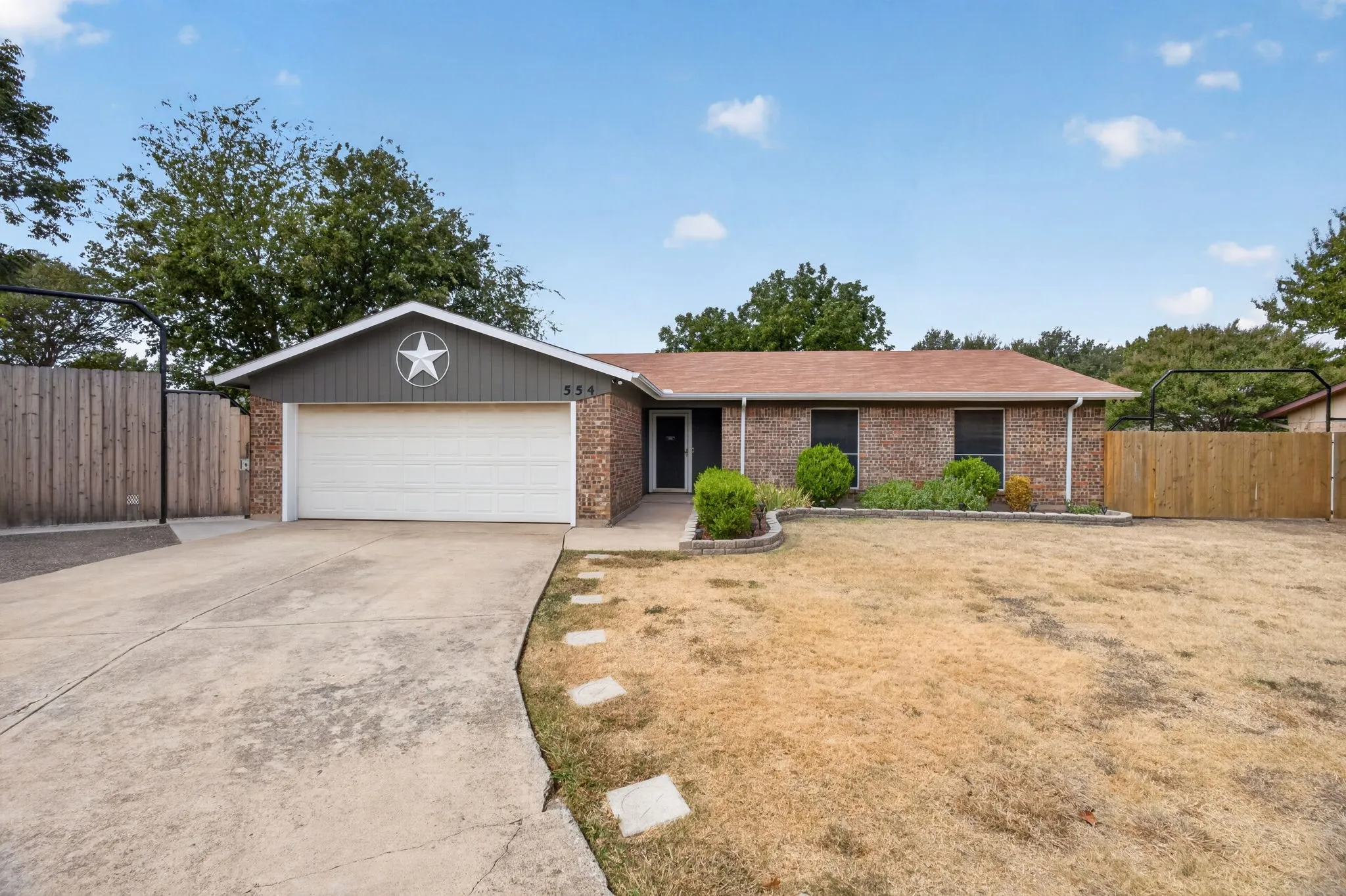 Single Family Residence For Sale in Tarrant County , 554 Taos Court, Saginaw, Texas 76179, 3 Bedroom, 2 Bathroom, 2 Garage spaces, 1,620 Sqft, built in 1978, mls#21378664, Real Estate Agent in Saginaw, Homes For Sale in Tarrant county, Homes For Sale in Saginaw, Realtor in Saginaw Texas, Real Estate Brokerage Independent Realty Texas, Luminita Cordes Realtor