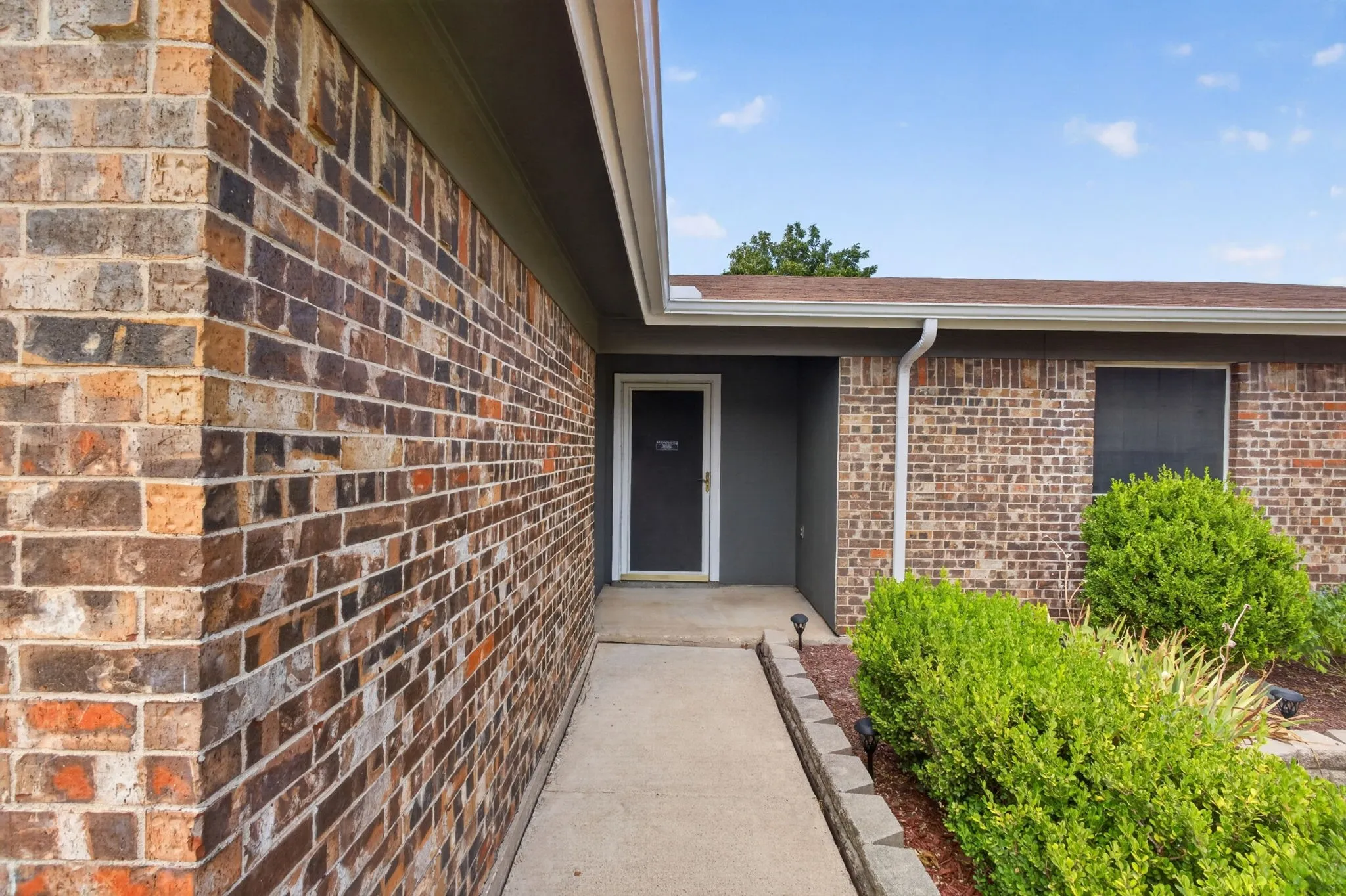 Single Family Residence For Sale in Tarrant County , 554 Taos Court, Saginaw, Texas 76179, 3 Bedroom, 2 Bathroom, 2 Garage spaces, 1,620 Sqft, built in 1978, mls#21378664, Real Estate Agent in Saginaw, Homes For Sale in Tarrant county, Homes For Sale in Saginaw, Realtor in Saginaw Texas, Real Estate Brokerage Independent Realty Texas, Luminita Cordes Realtor