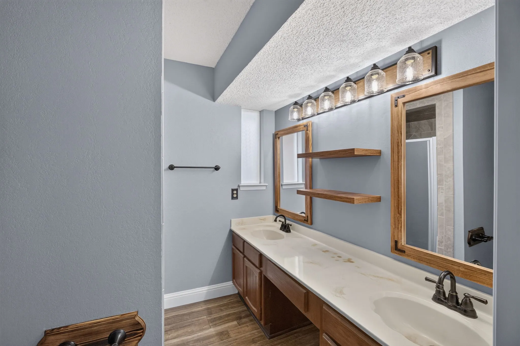 Single Family Residence For Sale in Tarrant County , 554 Taos Court, Saginaw, Texas 76179, 3 Bedroom, 2 Bathroom, 2 Garage spaces, 1,620 Sqft, built in 1978, mls#21378664, Real Estate Agent in Saginaw, Homes For Sale in Tarrant county, Homes For Sale in Saginaw, Realtor in Saginaw Texas, Real Estate Brokerage Independent Realty Texas, Luminita Cordes Realtor