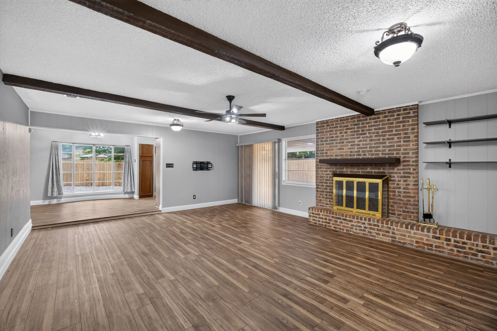 Single Family Residence For Sale in Tarrant County , 554 Taos Court, Saginaw, Texas 76179, 3 Bedroom, 2 Bathroom, 2 Garage spaces, 1,620 Sqft, built in 1978, mls#21378664, Real Estate Agent in Saginaw, Homes For Sale in Tarrant county, Homes For Sale in Saginaw, Realtor in Saginaw Texas, Real Estate Brokerage Independent Realty Texas, Luminita Cordes Realtor