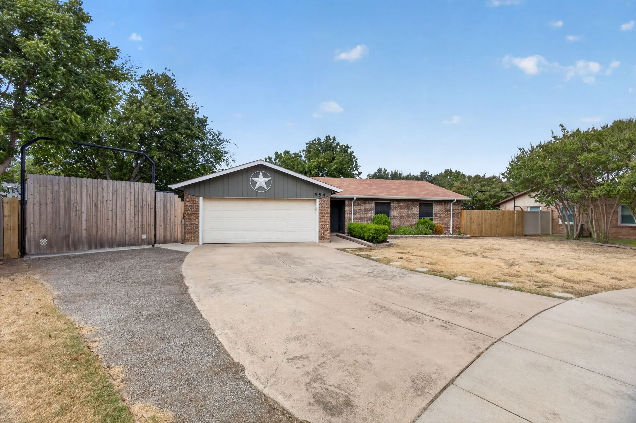 Single Family Residence For Sale in Tarrant County , 554 Taos Court, Saginaw, Texas 76179, 3 Bedroom, 2 Bathroom, 2 Garage spaces, 1,620 Sqft, built in 1978, mls#21378664, Real Estate Agent in Saginaw, Homes For Sale in Tarrant county, Homes For Sale in Saginaw, Realtor in Saginaw Texas, Real Estate Brokerage Independent Realty Texas, Luminita Cordes Realtor