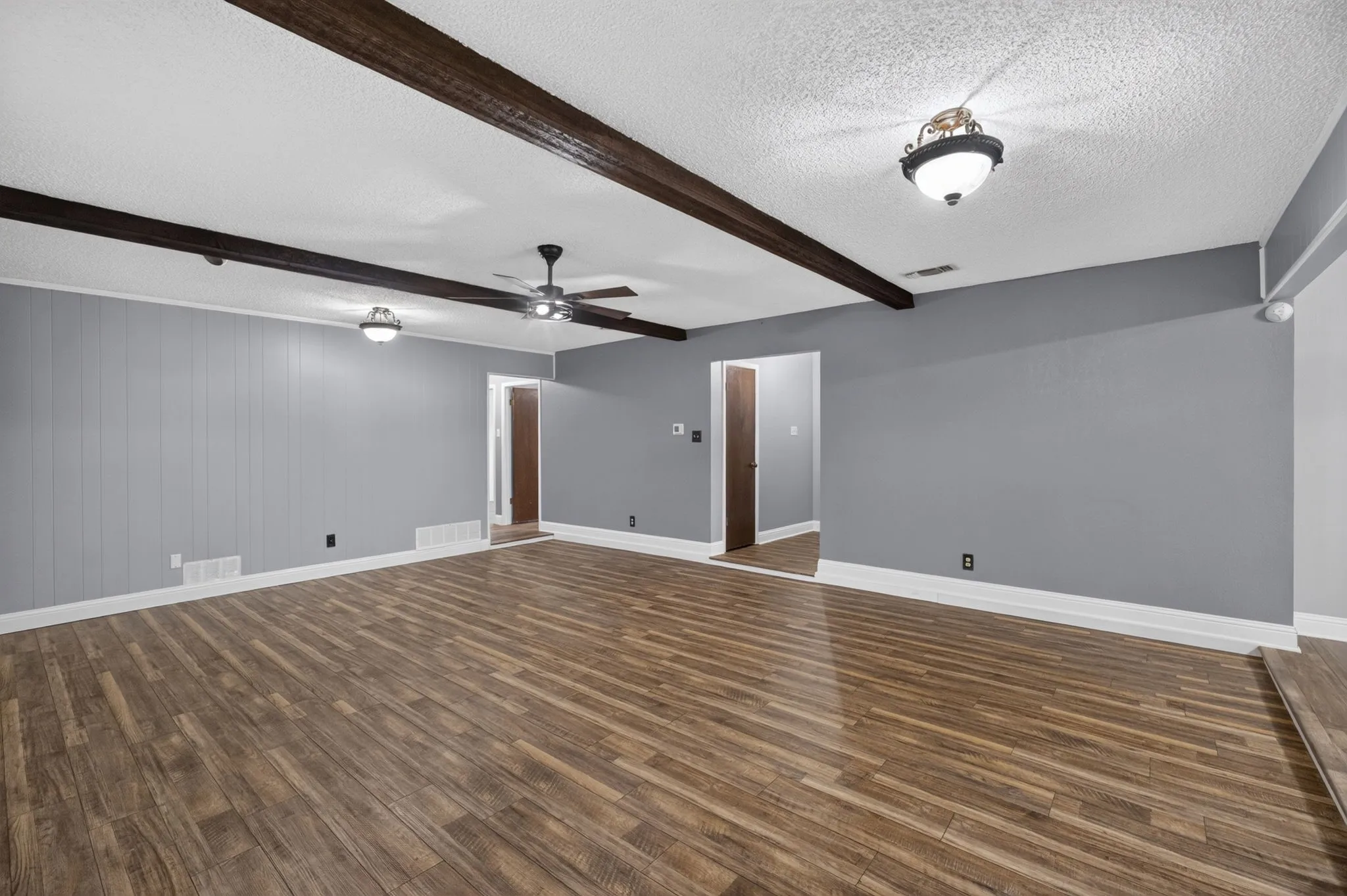 Single Family Residence For Sale in Tarrant County , 554 Taos Court, Saginaw, Texas 76179, 3 Bedroom, 2 Bathroom, 2 Garage spaces, 1,620 Sqft, built in 1978, mls#21378664, Real Estate Agent in Saginaw, Homes For Sale in Tarrant county, Homes For Sale in Saginaw, Realtor in Saginaw Texas, Real Estate Brokerage Independent Realty Texas, Luminita Cordes Realtor
