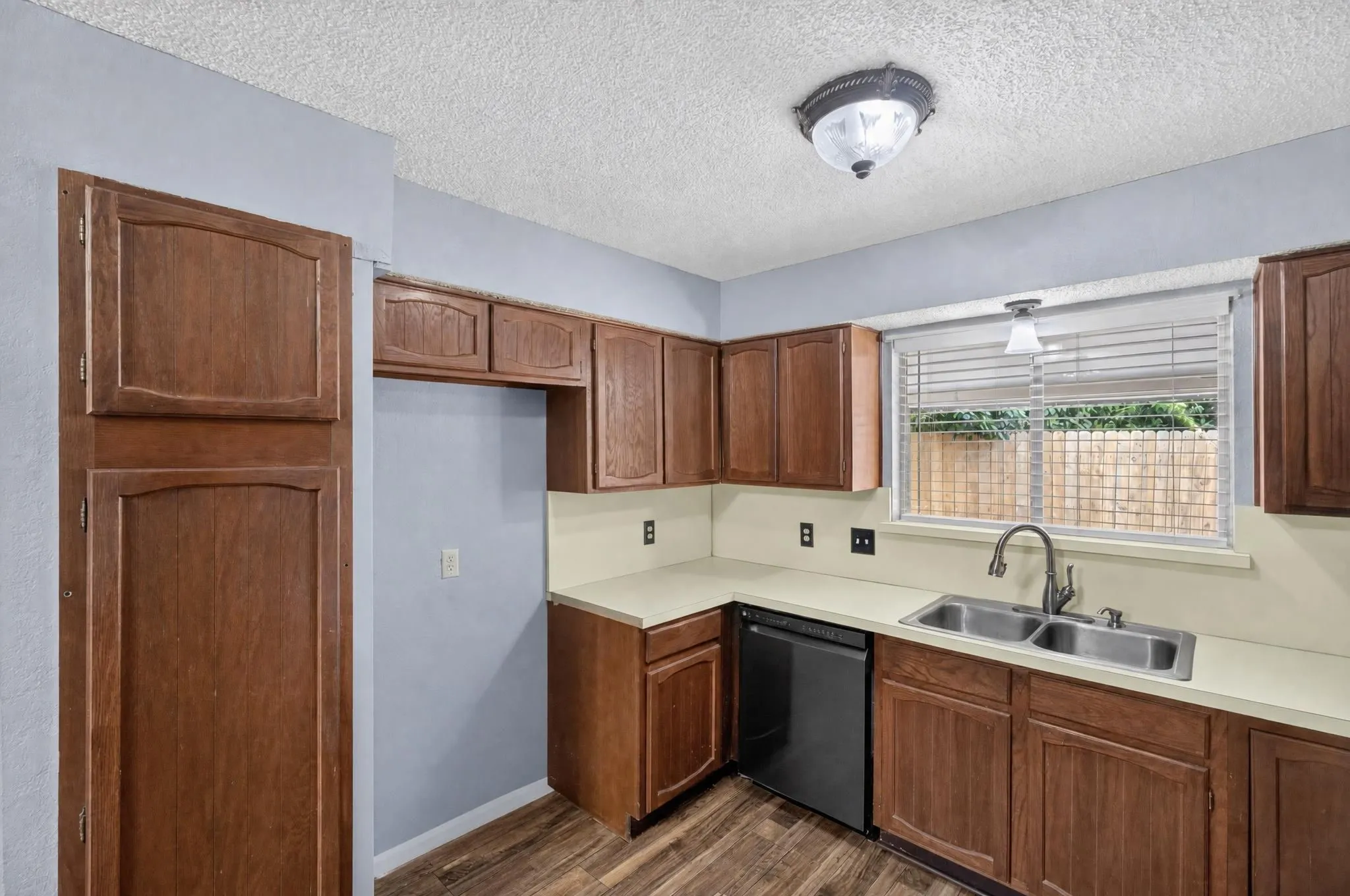 Single Family Residence For Sale in Tarrant County , 554 Taos Court, Saginaw, Texas 76179, 3 Bedroom, 2 Bathroom, 2 Garage spaces, 1,620 Sqft, built in 1978, mls#21378664, Real Estate Agent in Saginaw, Homes For Sale in Tarrant county, Homes For Sale in Saginaw, Realtor in Saginaw Texas, Real Estate Brokerage Independent Realty Texas, Luminita Cordes Realtor