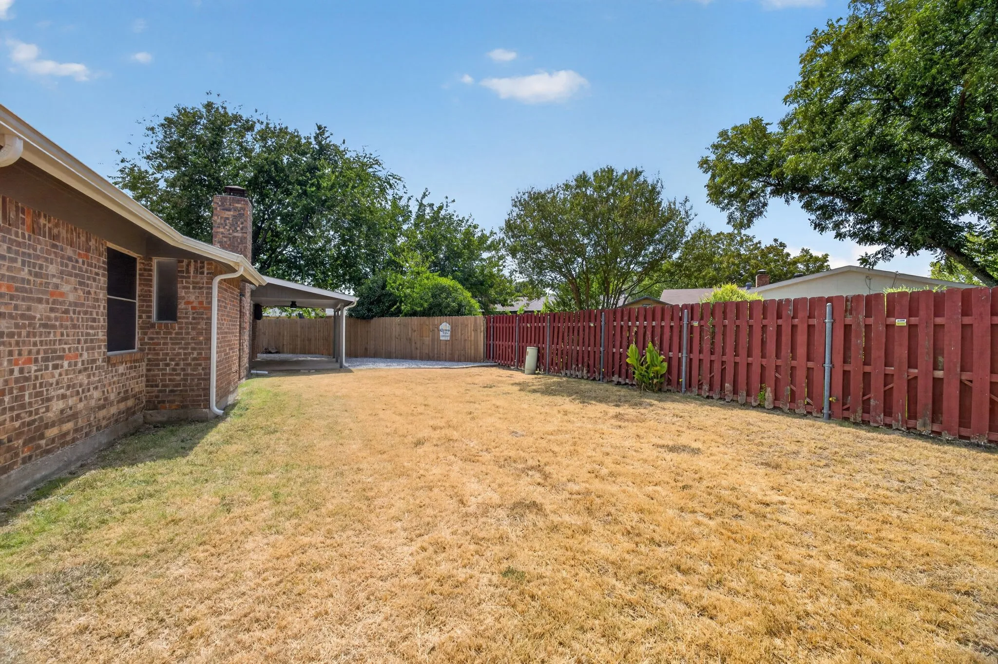 Single Family Residence For Sale in Tarrant County , 554 Taos Court, Saginaw, Texas 76179, 3 Bedroom, 2 Bathroom, 2 Garage spaces, 1,620 Sqft, built in 1978, mls#21378664, Real Estate Agent in Saginaw, Homes For Sale in Tarrant county, Homes For Sale in Saginaw, Realtor in Saginaw Texas, Real Estate Brokerage Independent Realty Texas, Luminita Cordes Realtor