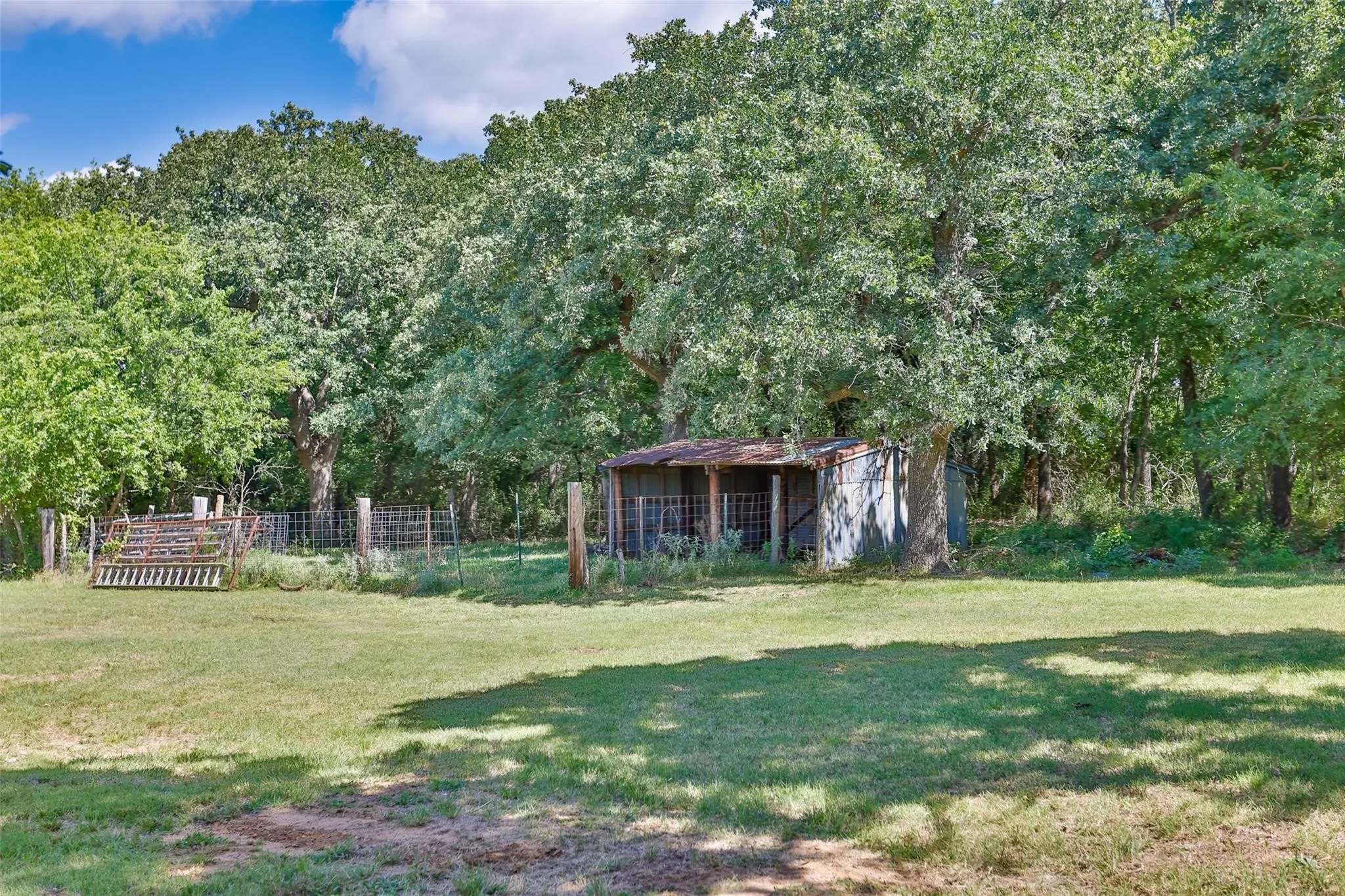Mobile Home For Sale in Cooke County , 574 County Road 134, Gainesville, Texas 76240, 2 Bedroom, 2 Bathroom, 4 Garage spaces, 840 Sqft, built in 2011, mls#21379920, Real Estate Agent in Gainesville, Homes For Sale in Cooke county, Homes For Sale in Gainesville, Realtor in Gainesville Texas, Real Estate Brokerage Independent Realty Texas, Luminita Cordes Realtor