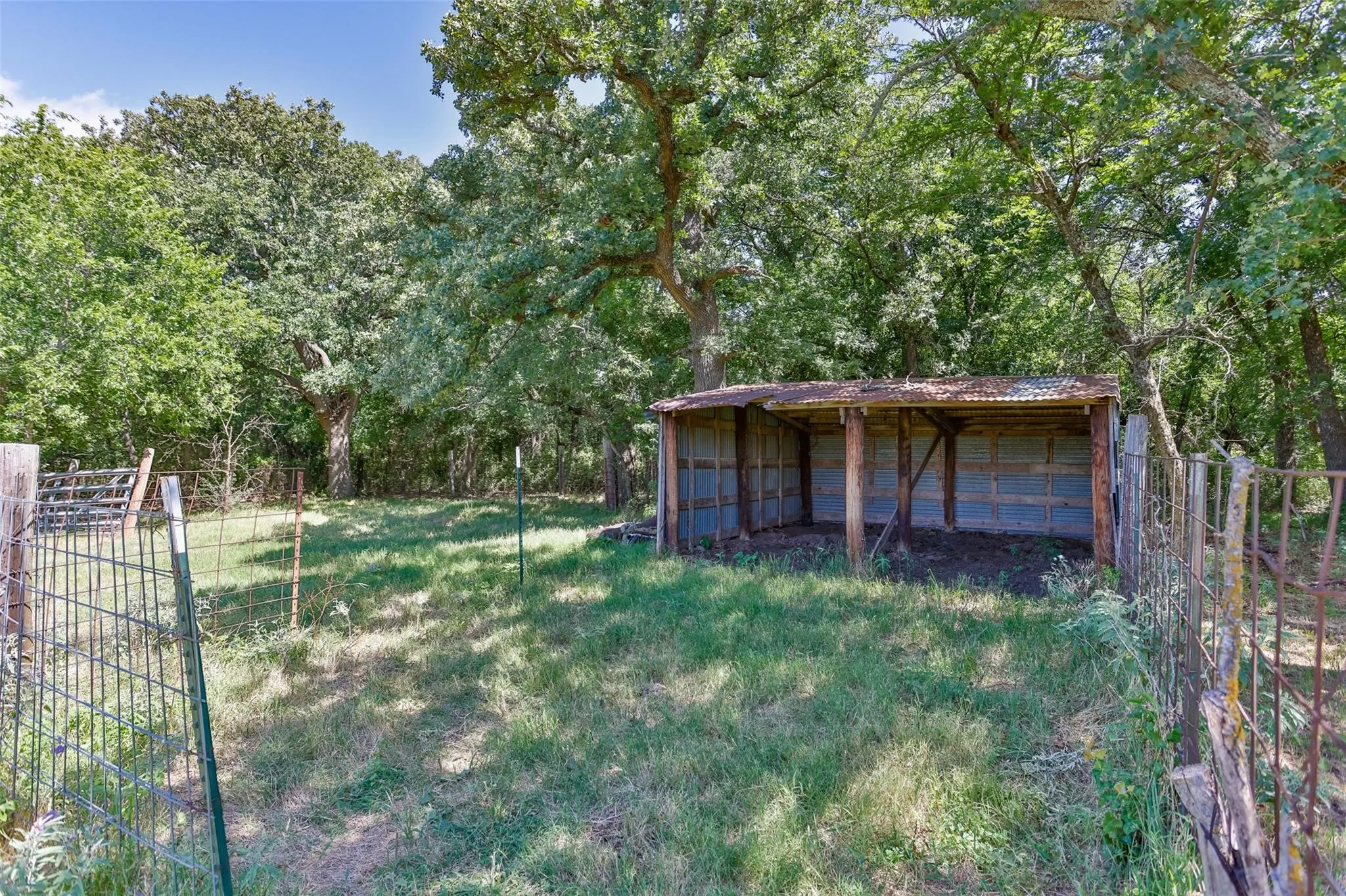Mobile Home For Sale in Cooke County , 574 County Road 134, Gainesville, Texas 76240, 2 Bedroom, 2 Bathroom, 4 Garage spaces, 840 Sqft, built in 2011, mls#21379920, Real Estate Agent in Gainesville, Homes For Sale in Cooke county, Homes For Sale in Gainesville, Realtor in Gainesville Texas, Real Estate Brokerage Independent Realty Texas, Luminita Cordes Realtor