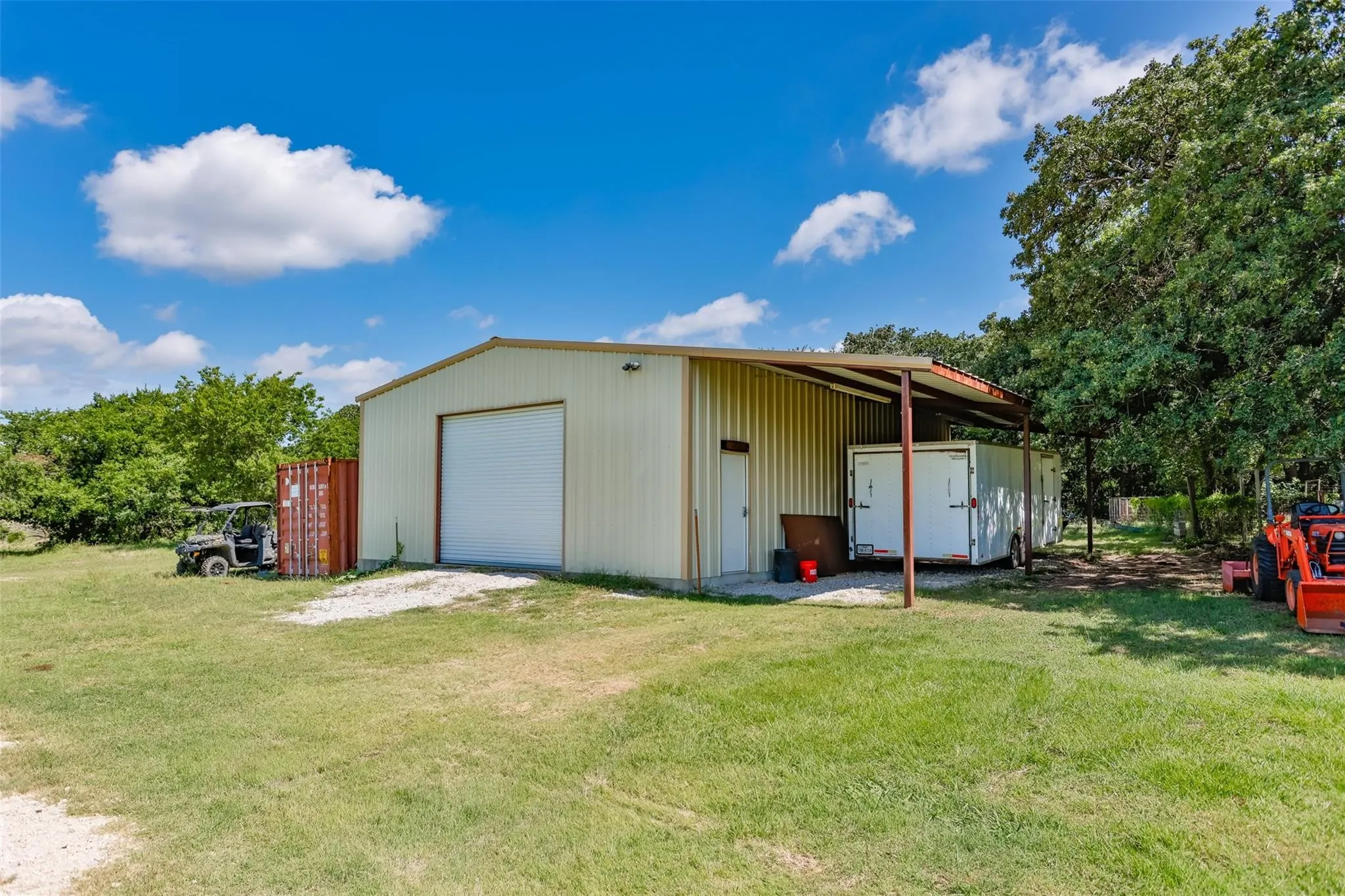 Mobile Home For Sale in Cooke County , 574 County Road 134, Gainesville, Texas 76240, 2 Bedroom, 2 Bathroom, 4 Garage spaces, 840 Sqft, built in 2011, mls#21379920, Real Estate Agent in Gainesville, Homes For Sale in Cooke county, Homes For Sale in Gainesville, Realtor in Gainesville Texas, Real Estate Brokerage Independent Realty Texas, Luminita Cordes Realtor
