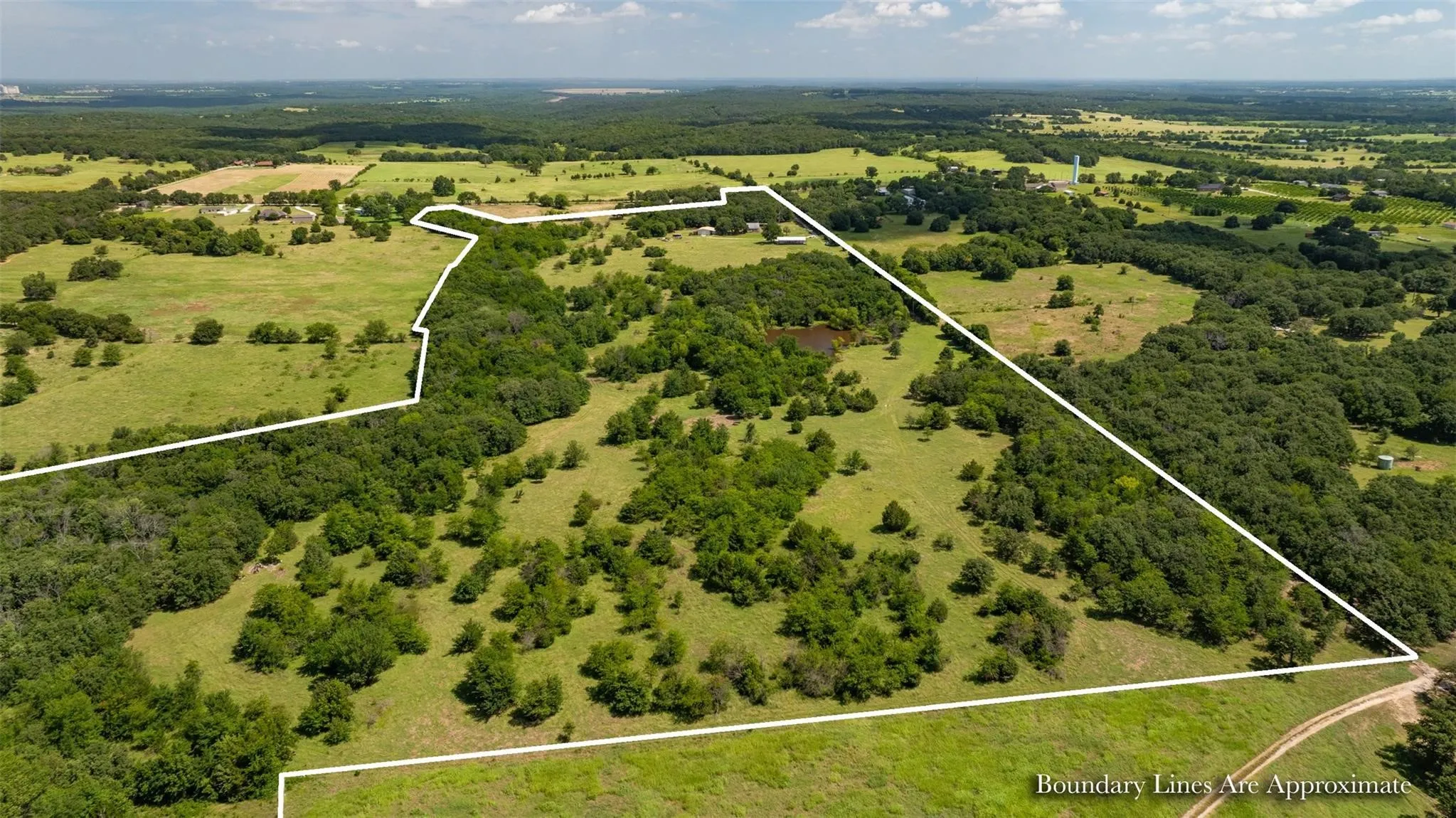 Mobile Home For Sale in Cooke County , 574 County Road 134, Gainesville, Texas 76240, 2 Bedroom, 2 Bathroom, 4 Garage spaces, 840 Sqft, built in 2011, mls#21379920, Real Estate Agent in Gainesville, Homes For Sale in Cooke county, Homes For Sale in Gainesville, Realtor in Gainesville Texas, Real Estate Brokerage Independent Realty Texas, Luminita Cordes Realtor
