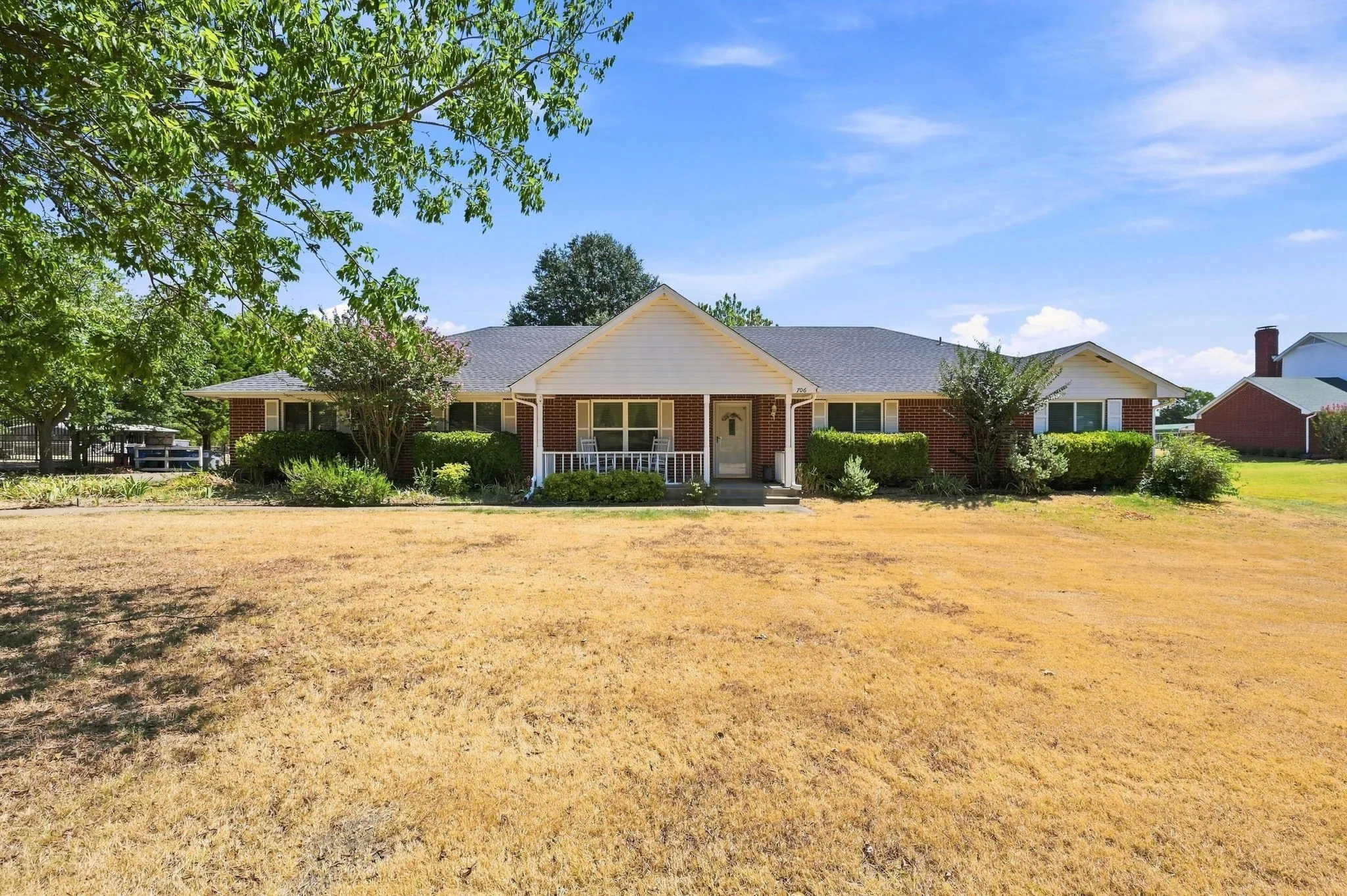 Single Family Residence For Sale in Ellis County , 706 Georgetown Road, Ovilla, Texas 75154, 3 Bedroom, 2 Bathroom, 2 Garage spaces, 1,926 Sqft, built in 1999, mls#21379427, Real Estate Agent in Ovilla, Homes For Sale in Ellis county, Homes For Sale in Ovilla, Realtor in Ovilla Texas, Real Estate Brokerage Independent Realty Texas, Luminita Cordes Realtor