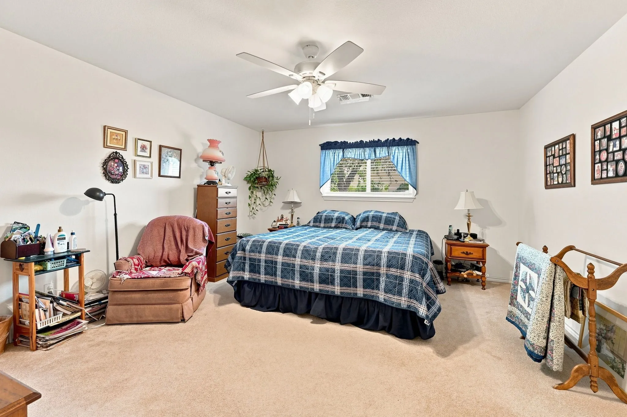 Single Family Residence For Sale in Ellis County , 706 Georgetown Road, Ovilla, Texas 75154, 3 Bedroom, 2 Bathroom, 2 Garage spaces, 1,926 Sqft, built in 1999, mls#21379427, Real Estate Agent in Ovilla, Homes For Sale in Ellis county, Homes For Sale in Ovilla, Realtor in Ovilla Texas, Real Estate Brokerage Independent Realty Texas, Luminita Cordes Realtor