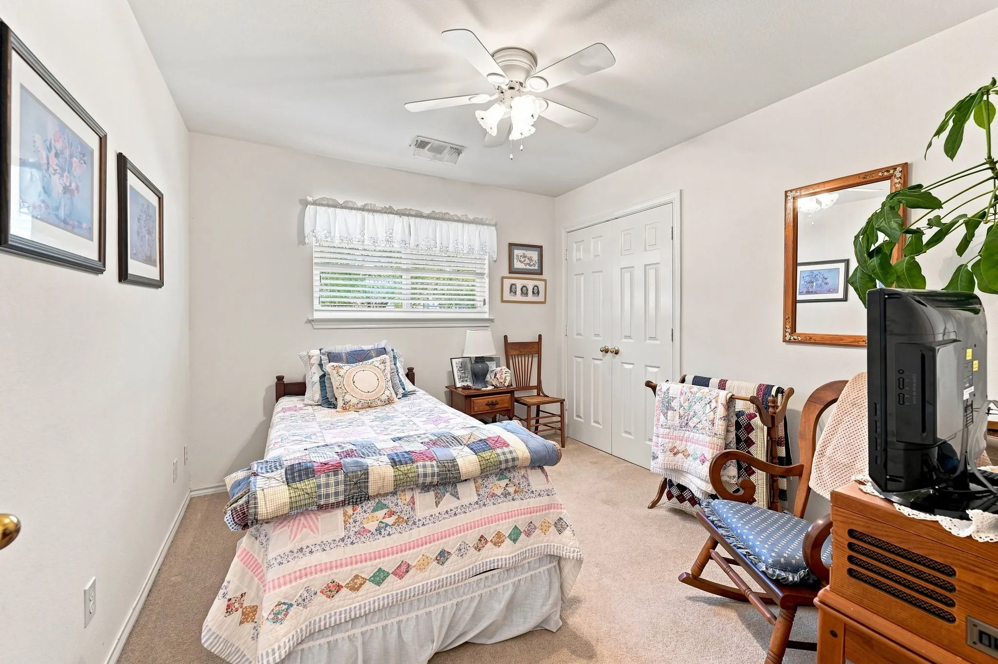 Single Family Residence For Sale in Ellis County , 706 Georgetown Road, Ovilla, Texas 75154, 3 Bedroom, 2 Bathroom, 2 Garage spaces, 1,926 Sqft, built in 1999, mls#21379427, Real Estate Agent in Ovilla, Homes For Sale in Ellis county, Homes For Sale in Ovilla, Realtor in Ovilla Texas, Real Estate Brokerage Independent Realty Texas, Luminita Cordes Realtor