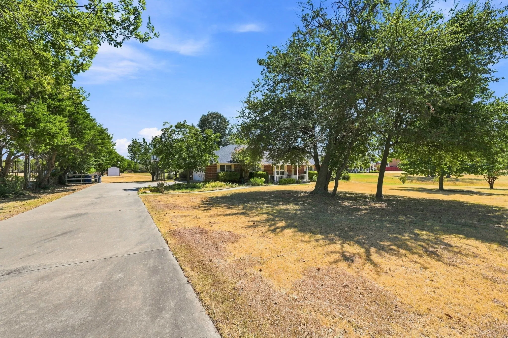 Single Family Residence For Sale in Ellis County , 706 Georgetown Road, Ovilla, Texas 75154, 3 Bedroom, 2 Bathroom, 2 Garage spaces, 1,926 Sqft, built in 1999, mls#21379427, Real Estate Agent in Ovilla, Homes For Sale in Ellis county, Homes For Sale in Ovilla, Realtor in Ovilla Texas, Real Estate Brokerage Independent Realty Texas, Luminita Cordes Realtor